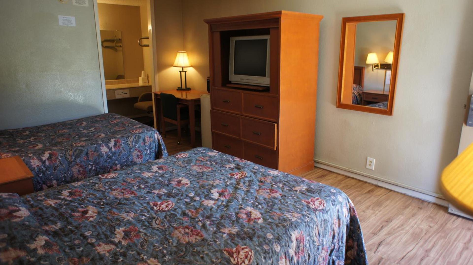 Executive Inn & Suites photo 9