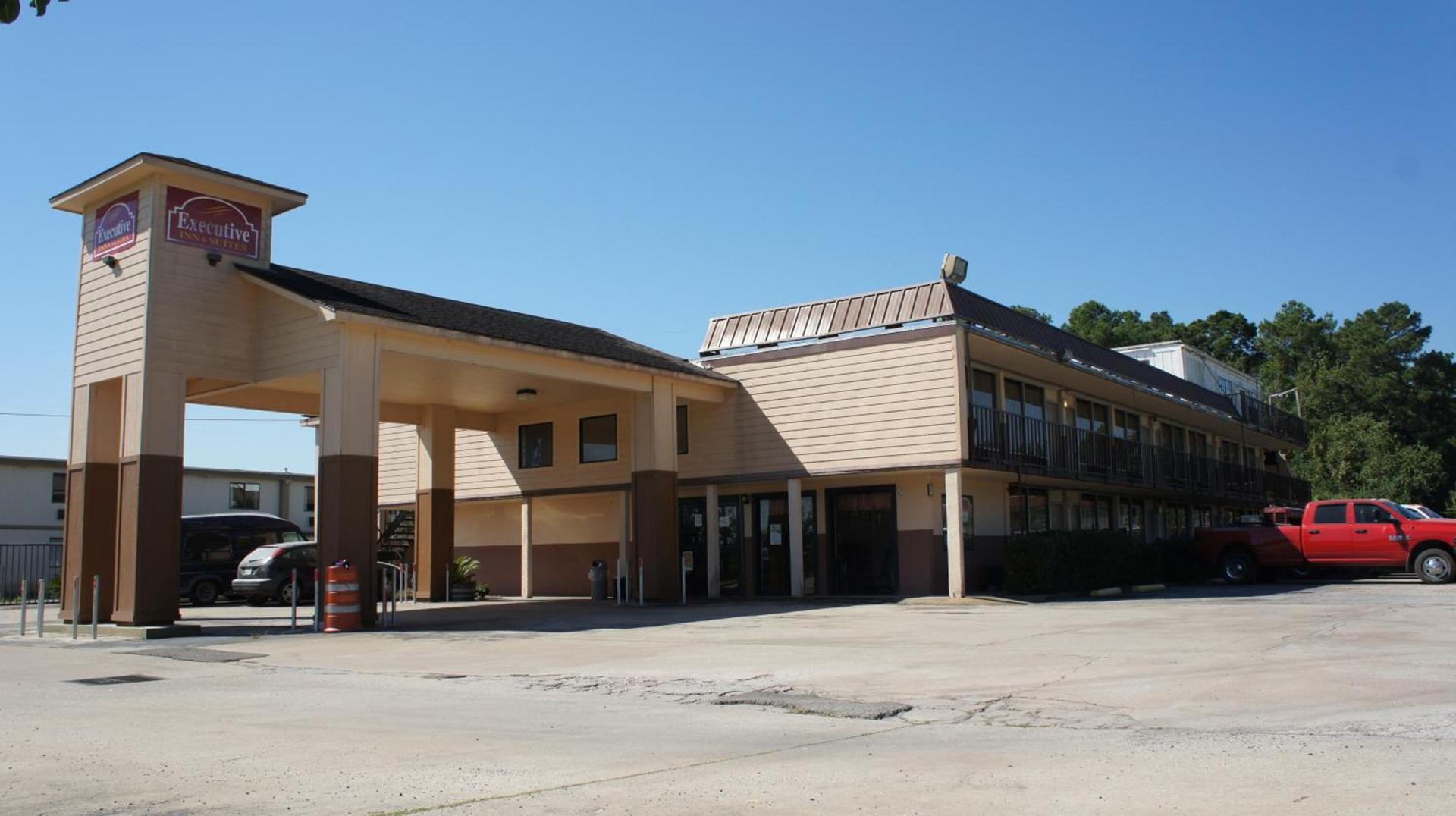 Executive Inn & Suites photo 10