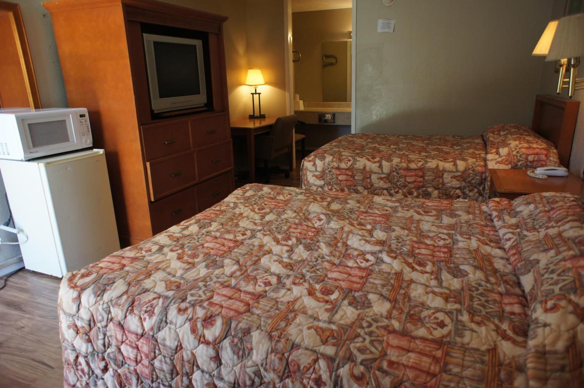 Executive Inn & Suites photo 13