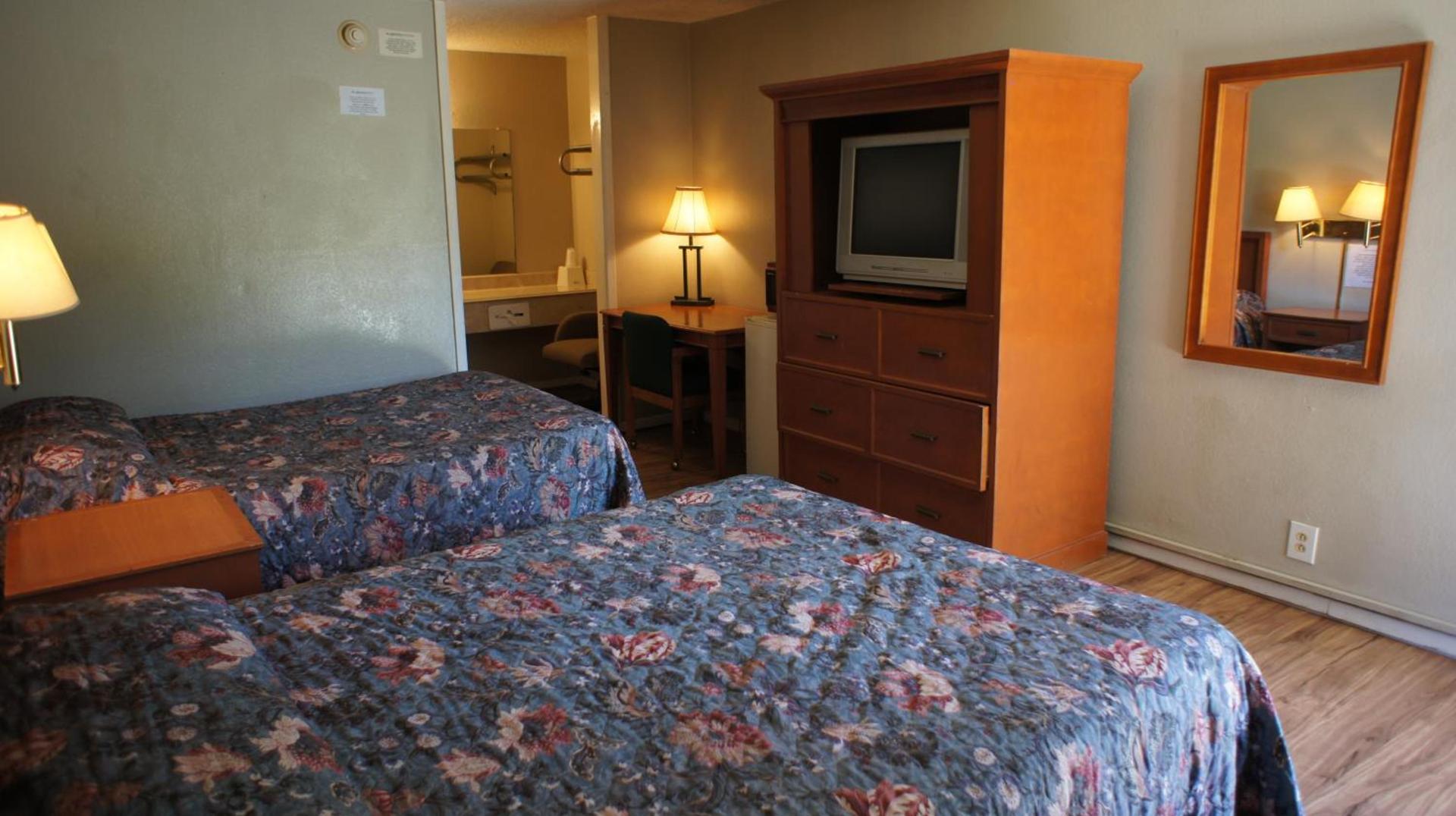 Executive Inn & Suites photo 3