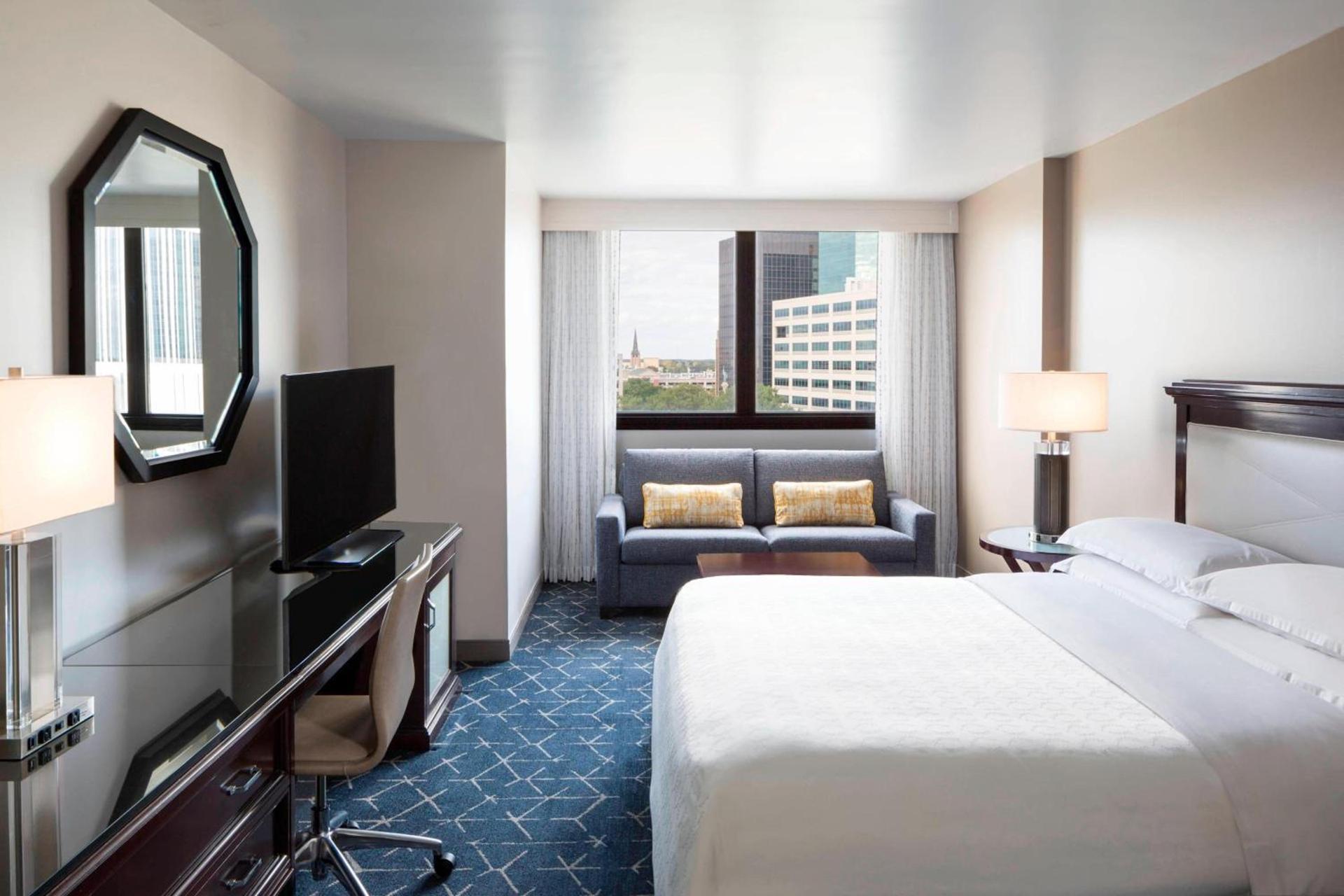 Sheraton Norfolk Waterside Hotel photo 12