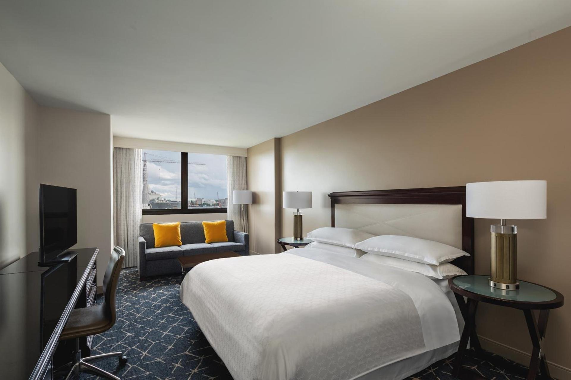 Sheraton Norfolk Waterside Hotel photo 13