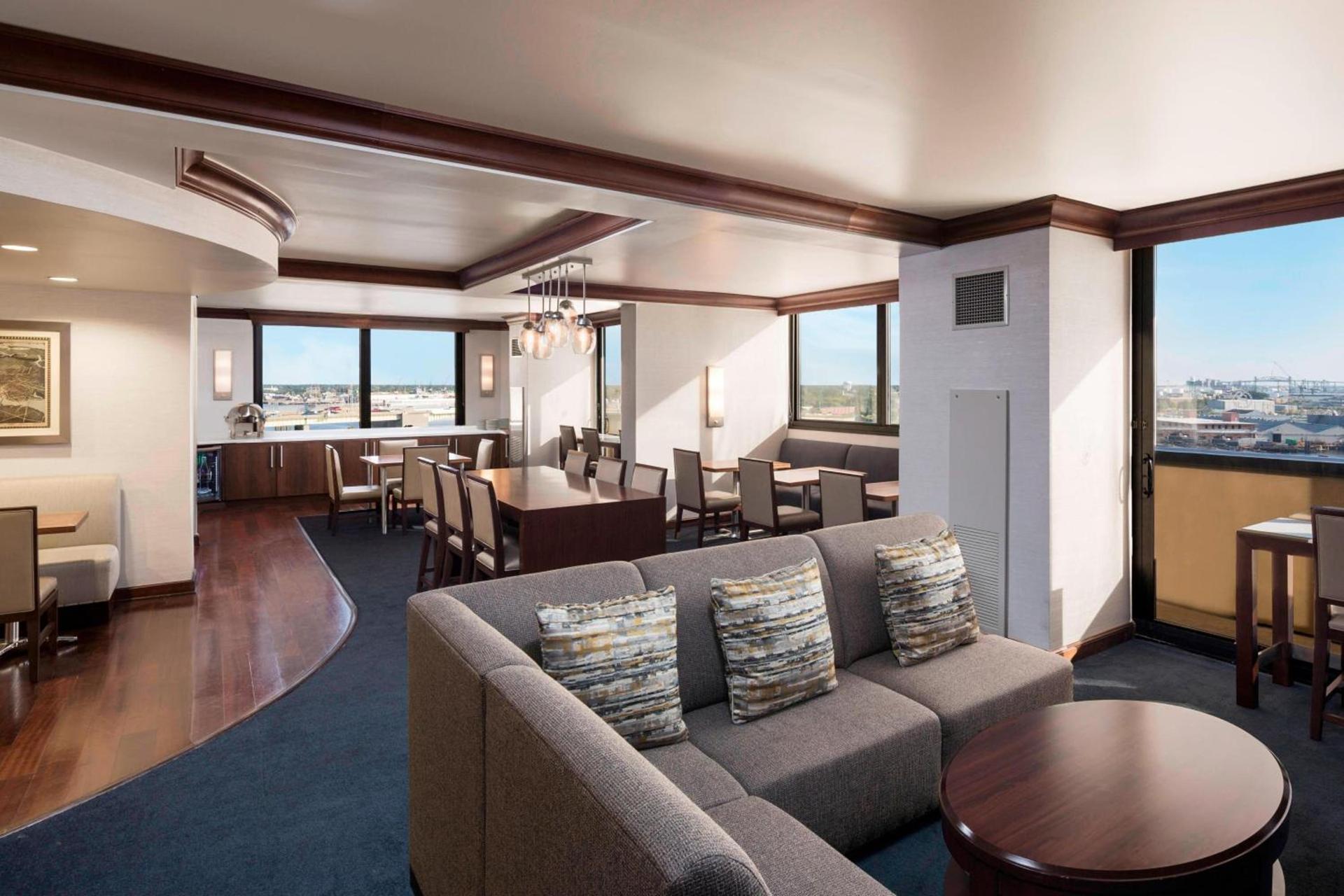 Sheraton Norfolk Waterside Hotel photo 27