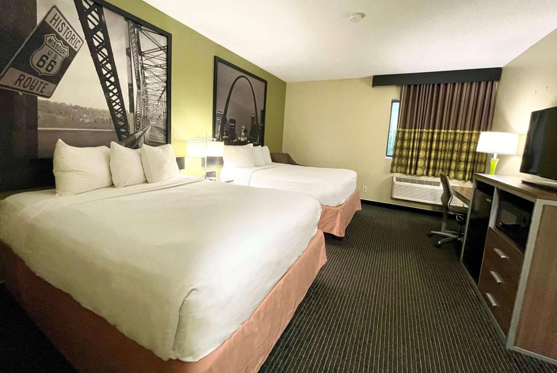Super 8 by Wyndham St Charles photo 13