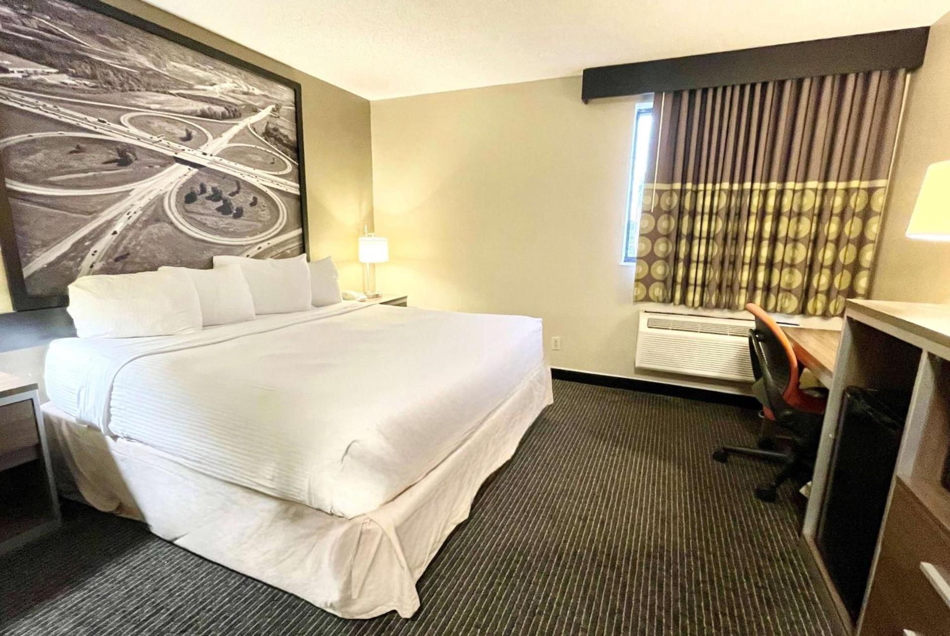 Super 8 by Wyndham St Charles photo 15