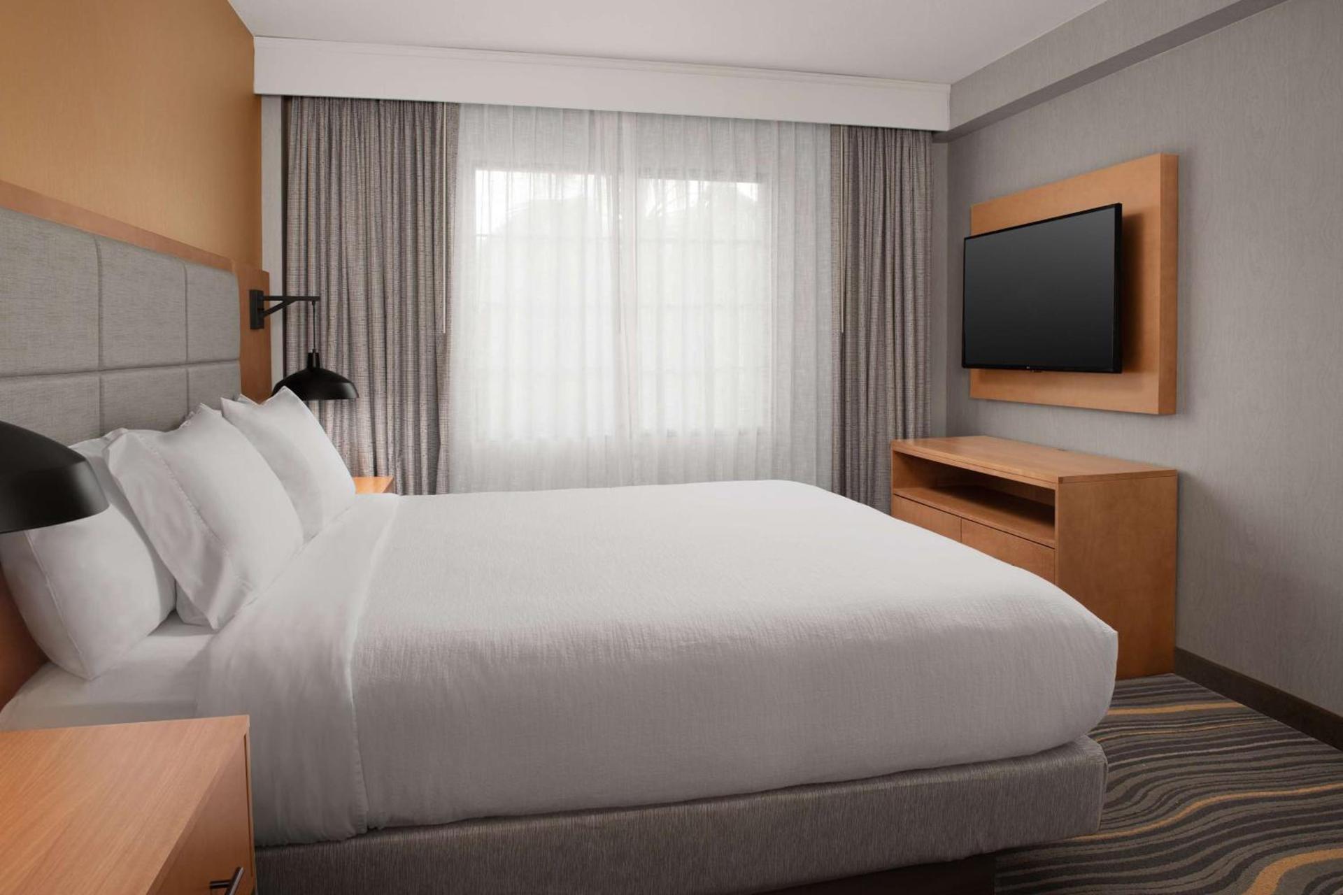 Embassy Suites La Quinta Hotel & Spa photo 17
