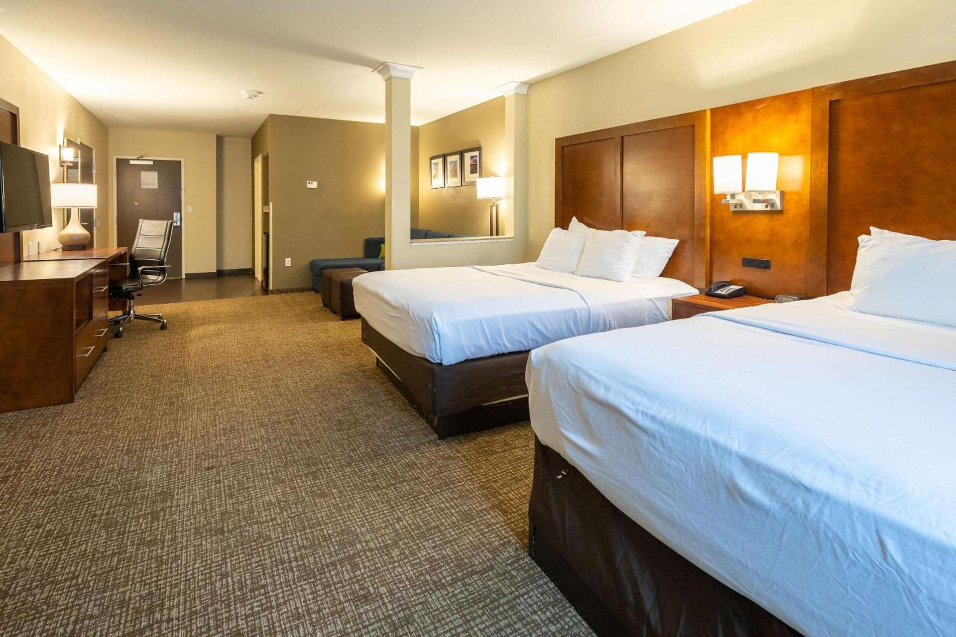 Comfort Suites Denver near Anschutz Medical Campus photo 25