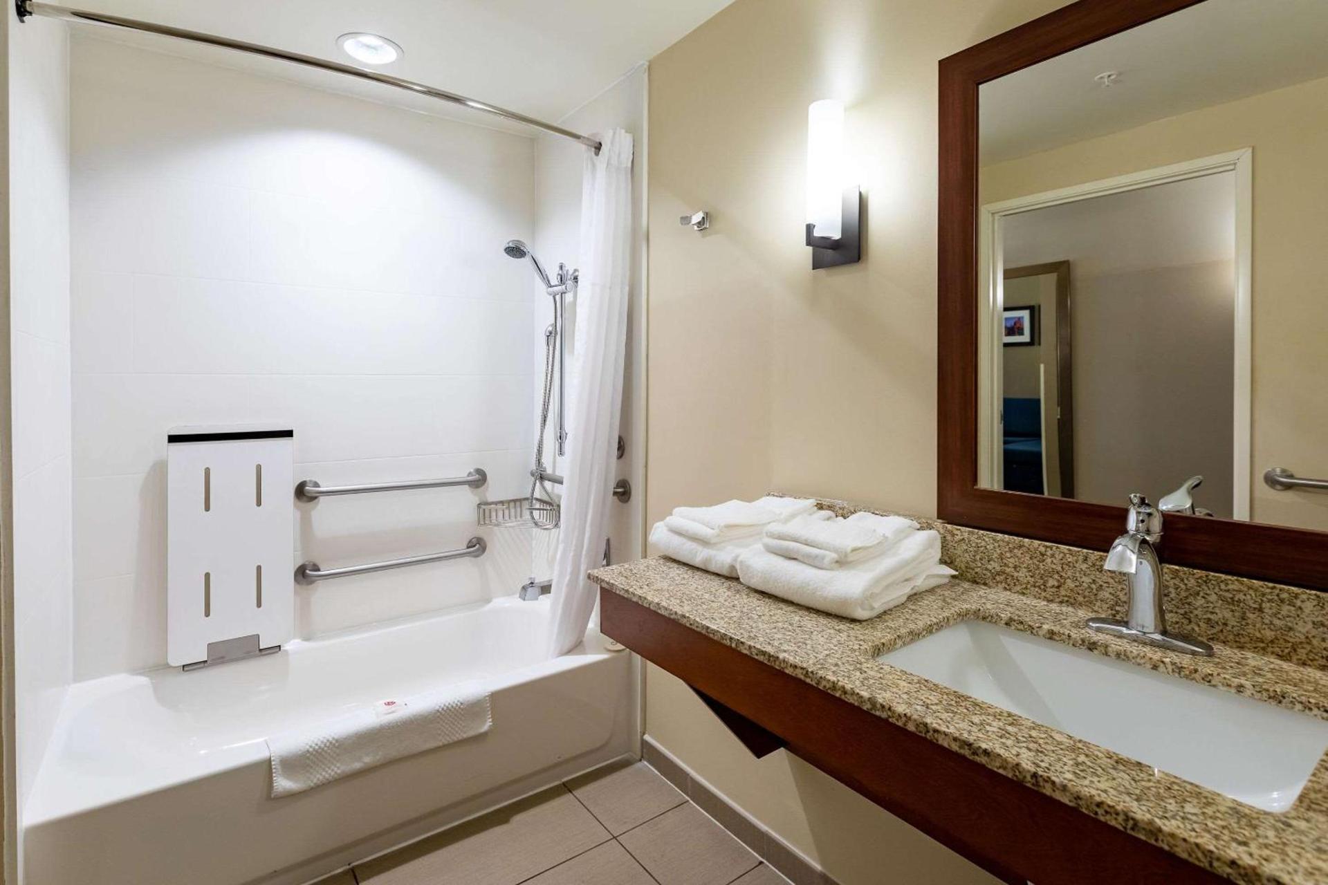Comfort Suites Denver near Anschutz Medical Campus photo 30