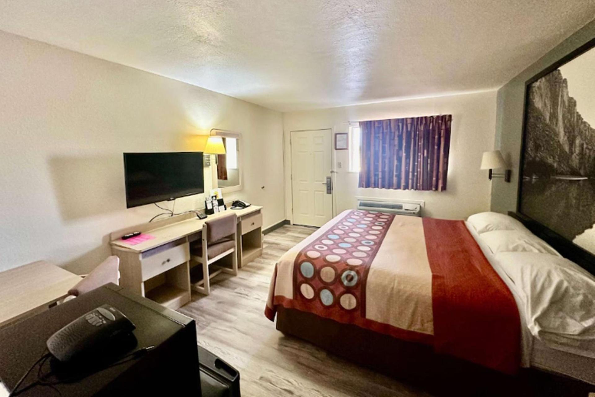 Super 8 by Wyndham Athens TX photo 5
