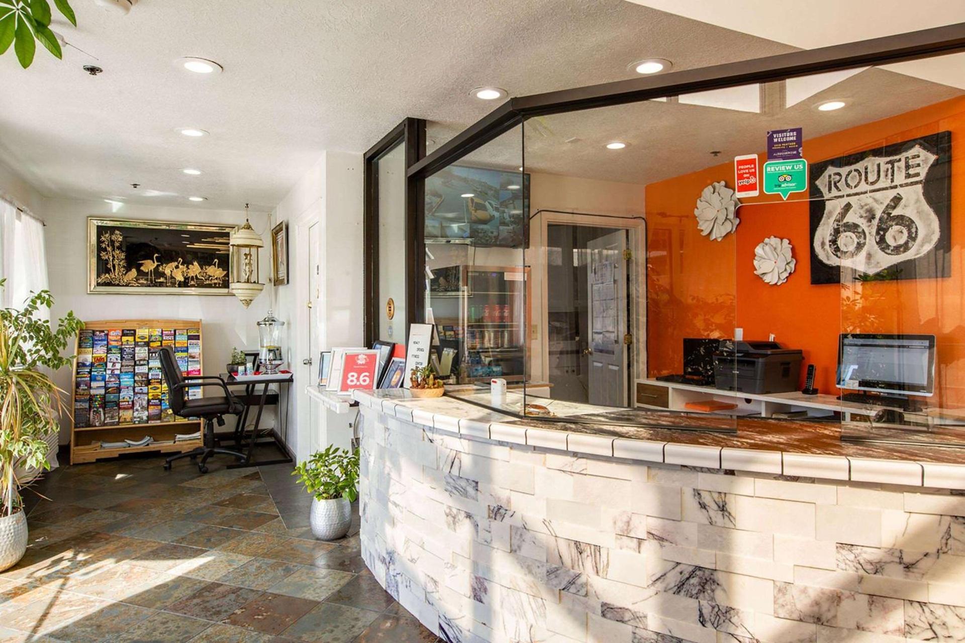 Sandia Peak Inn Old Town ABQ, a Howard Johnson by Wyndham photo 3