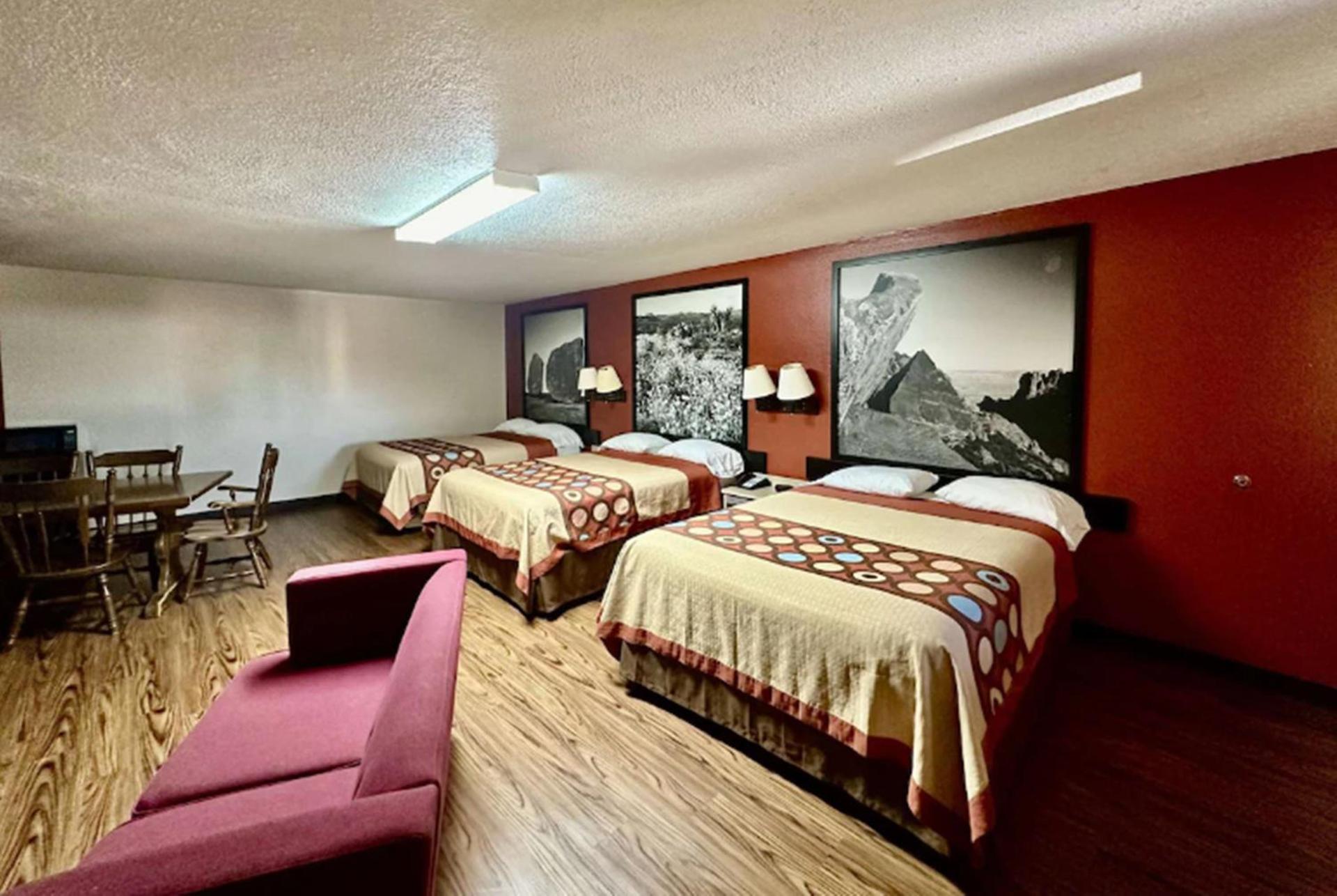 Super 8 by Wyndham Athens TX photo 8