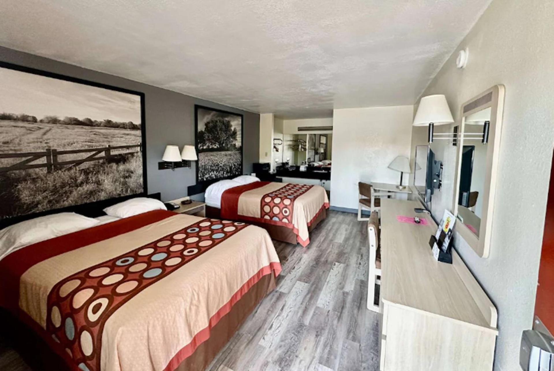 Super 8 by Wyndham Athens TX photo 10