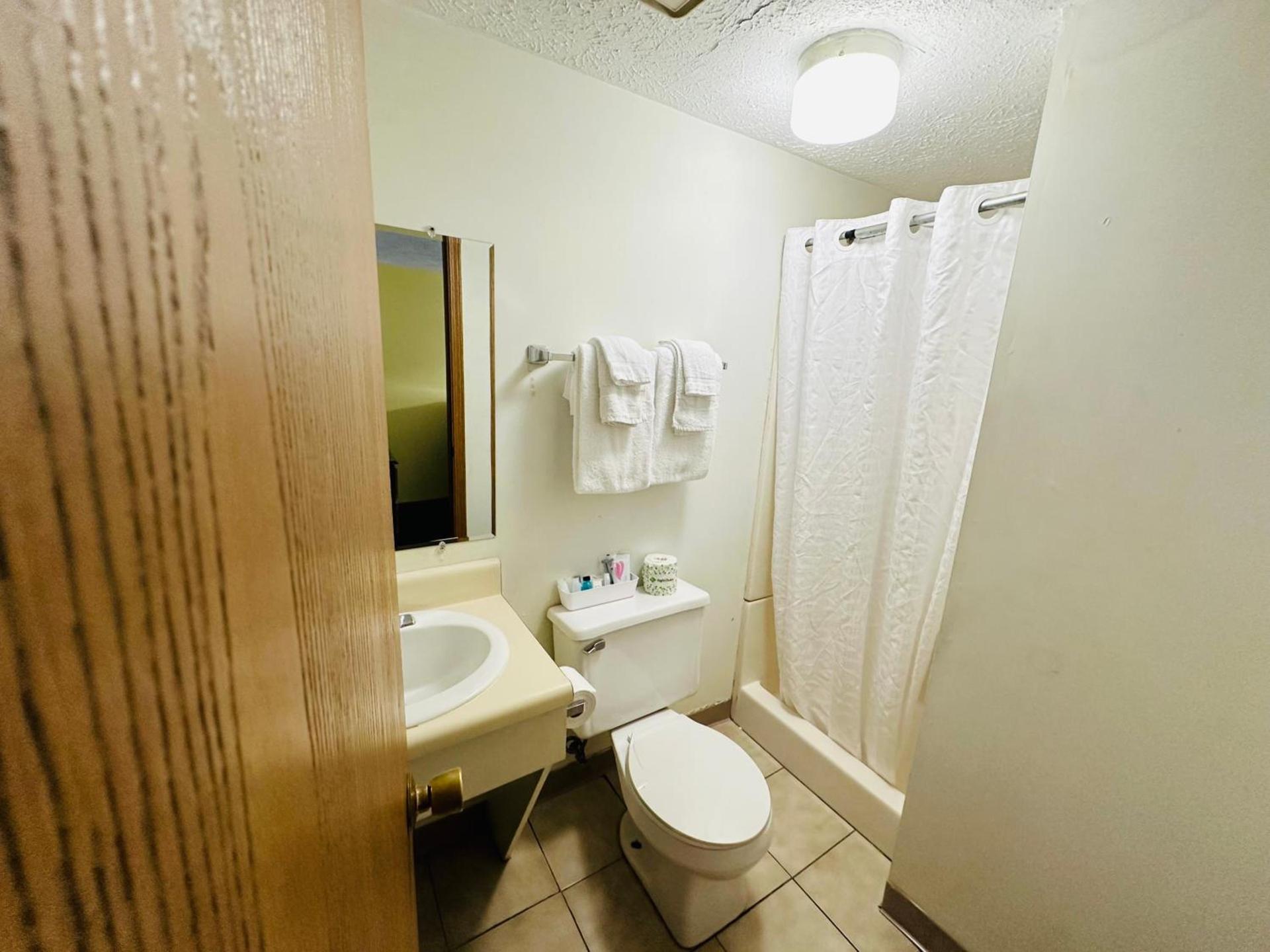 Quality Lodge - Cedar Point Area photo 21