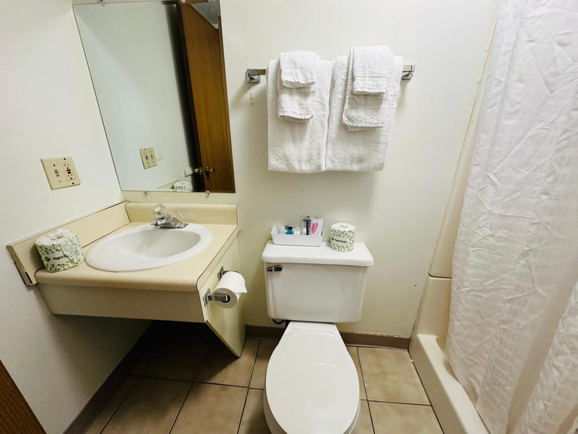 Quality Lodge - Cedar Point Area photo 19