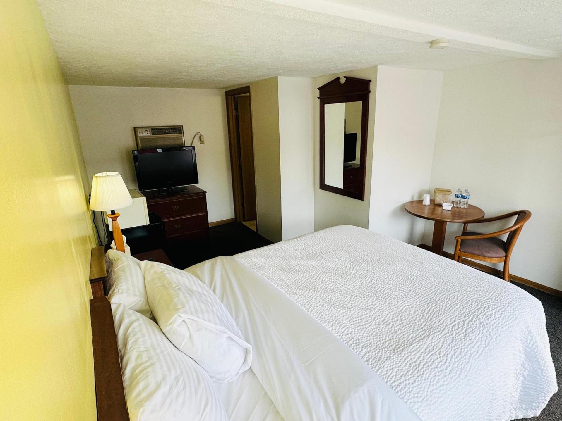 Quality Lodge - Cedar Point Area photo 2