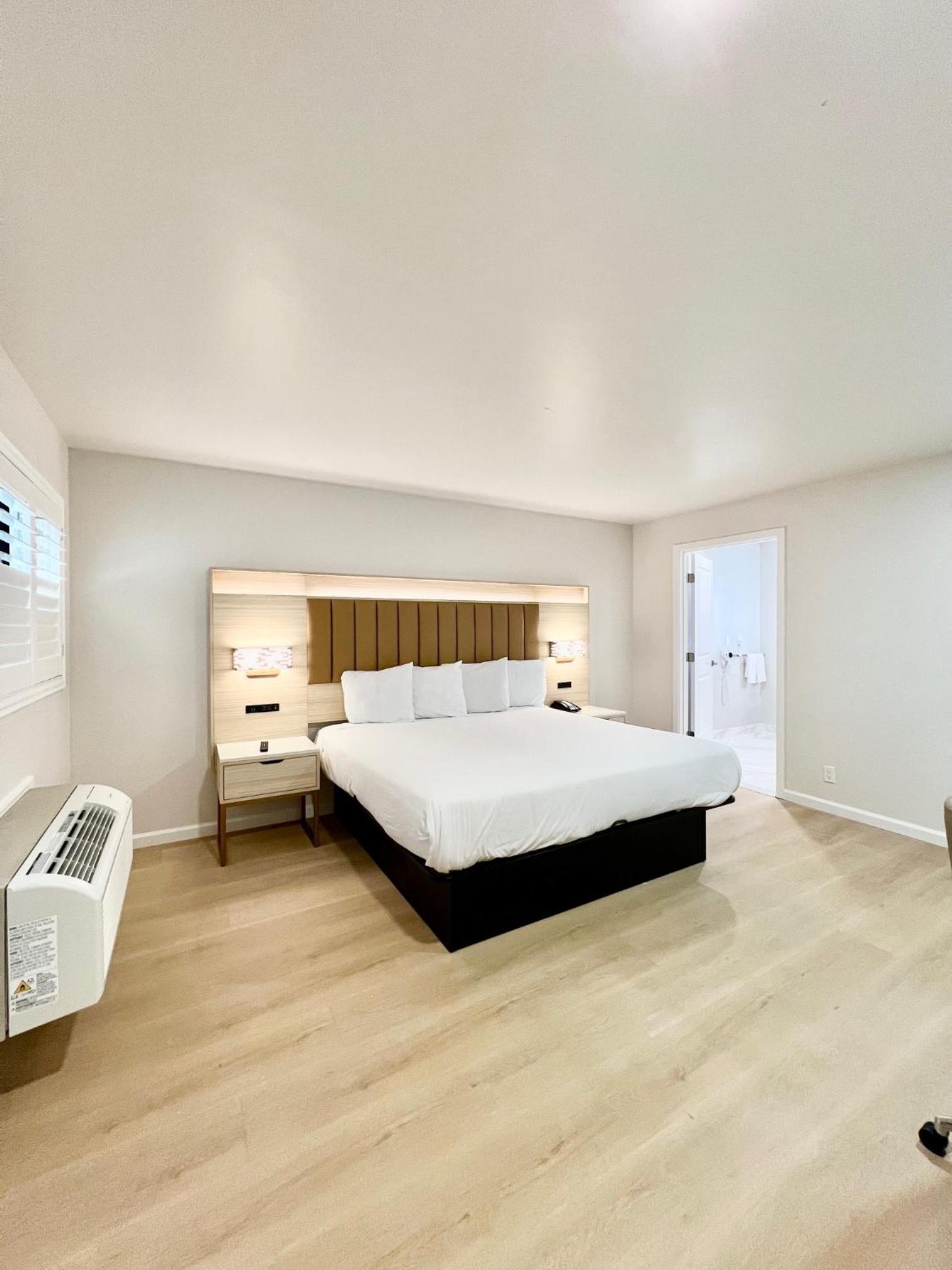 Nob Hill Motor Inn -Newly Updated Rooms! photo 6