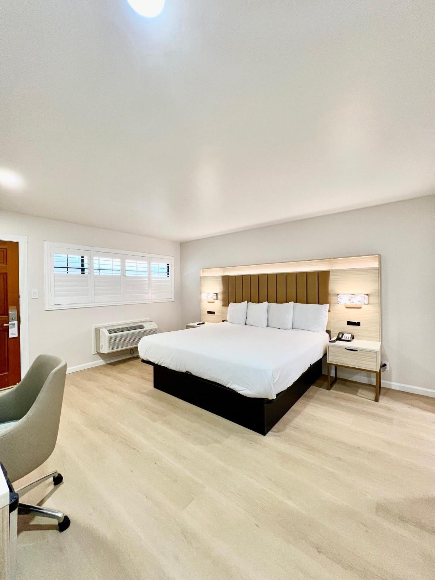 Nob Hill Motor Inn -Newly Updated Rooms! photo 7