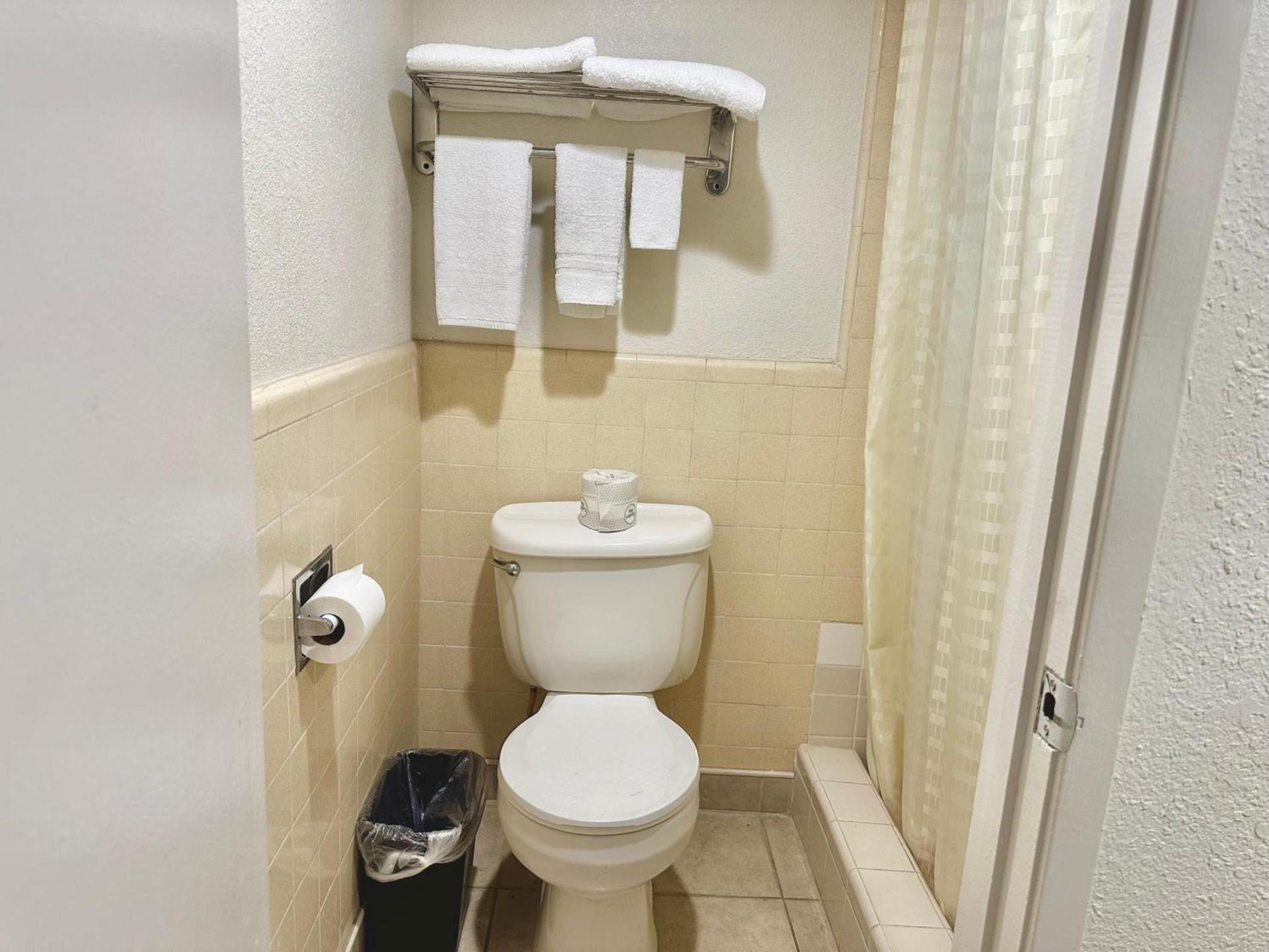 Regency Inn Fresno photo 10