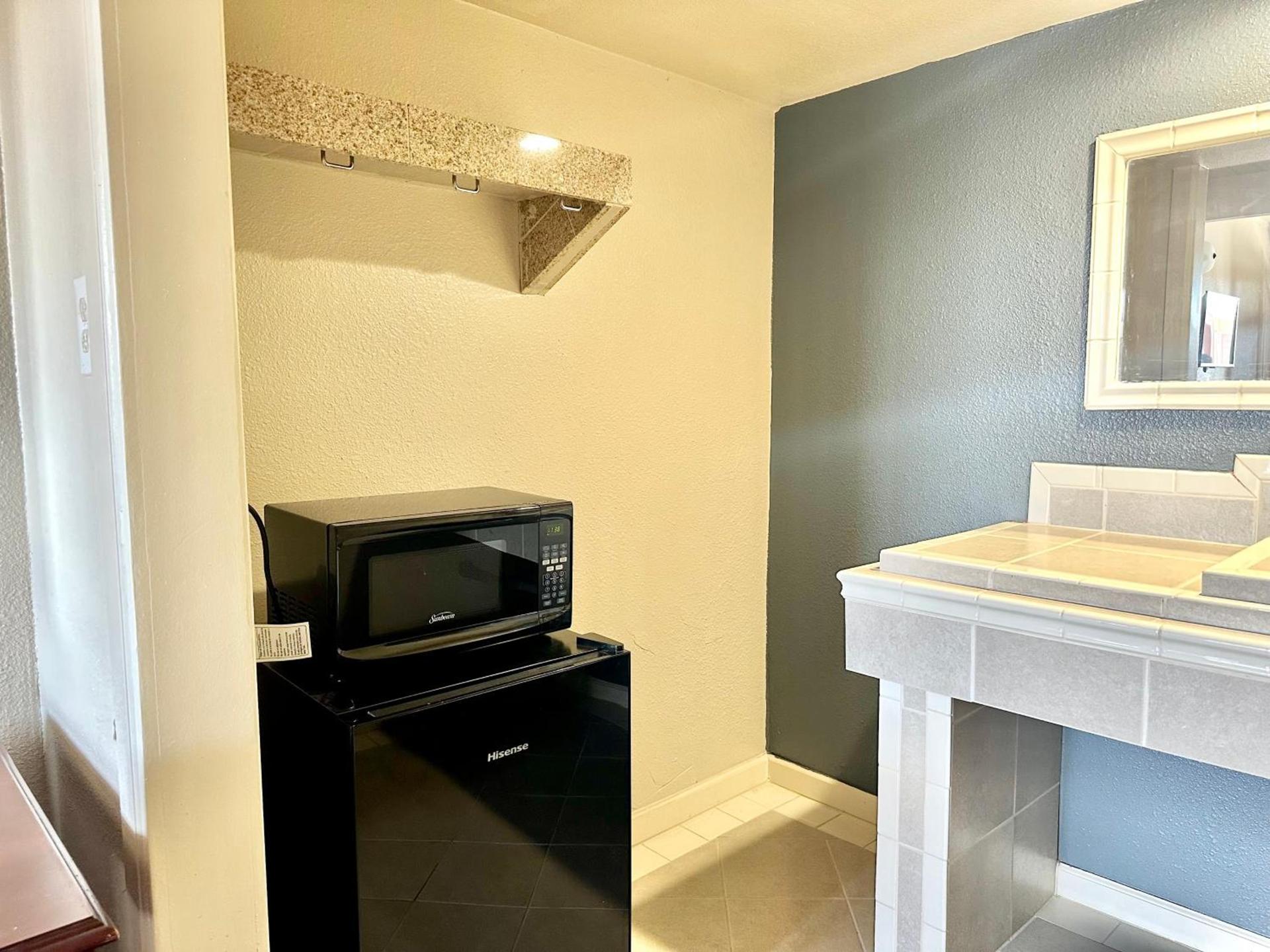 Regency Inn Fresno photo 11