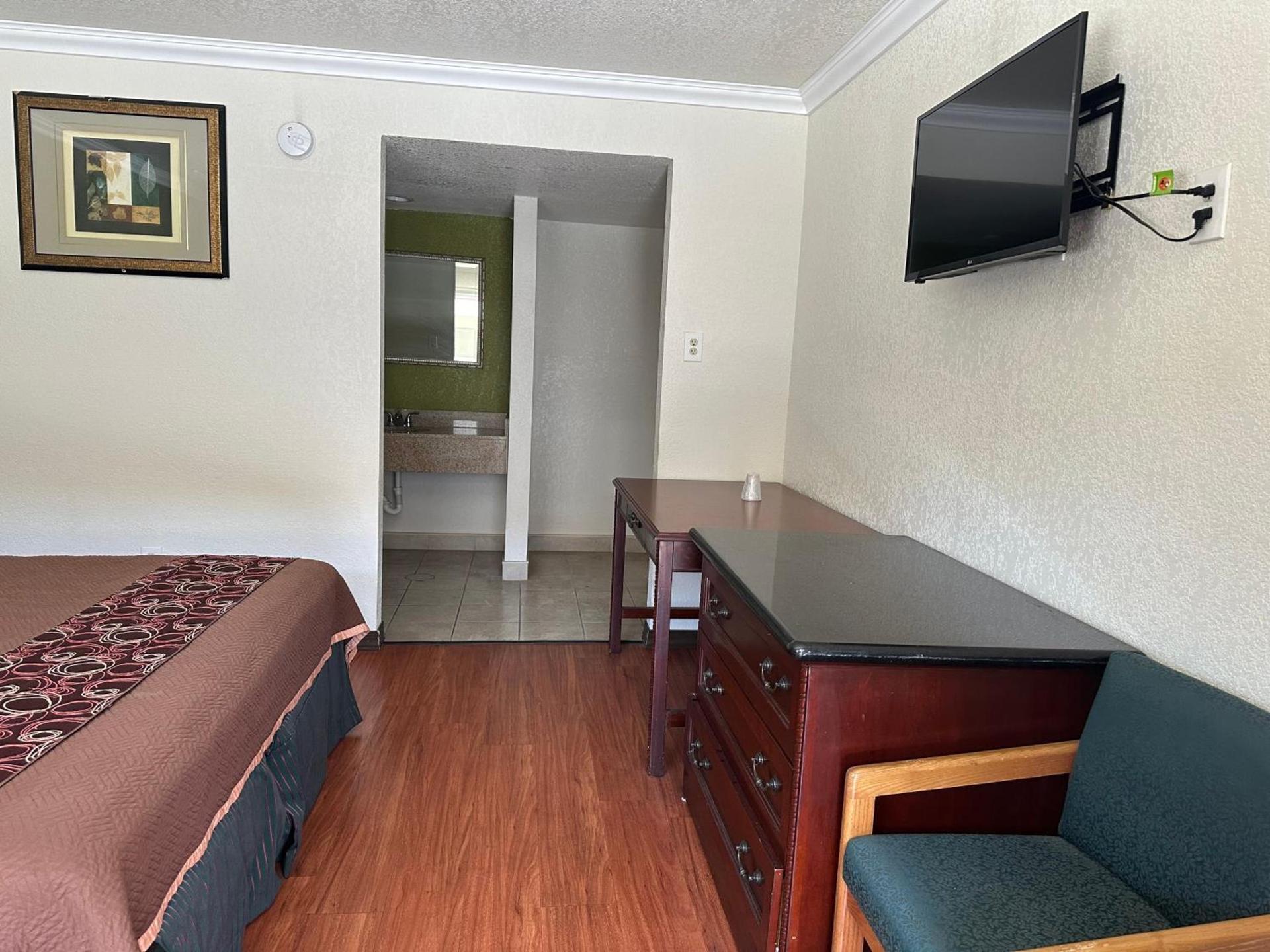 Regency Inn Fresno photo 6