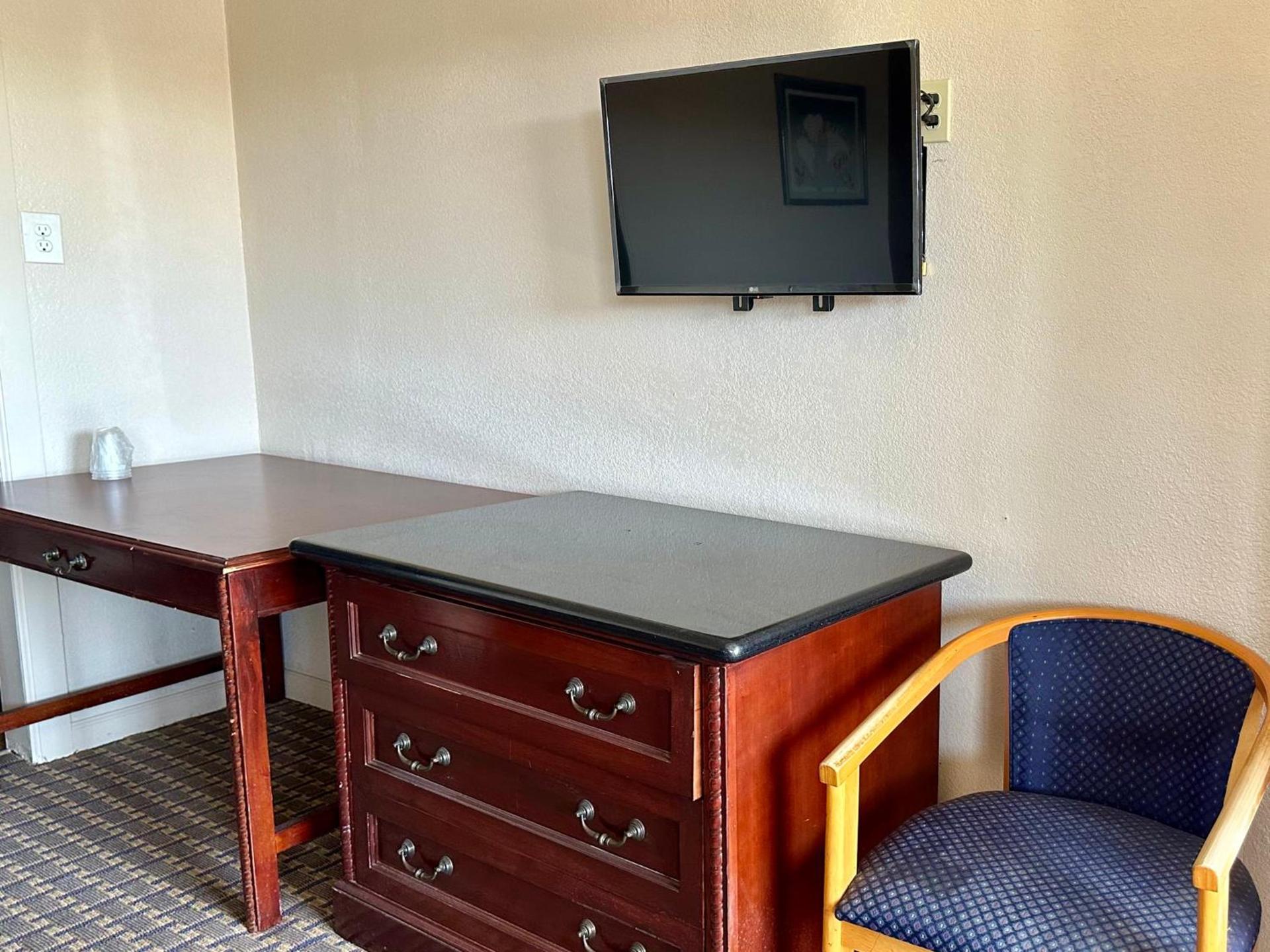 Regency Inn Fresno photo 5