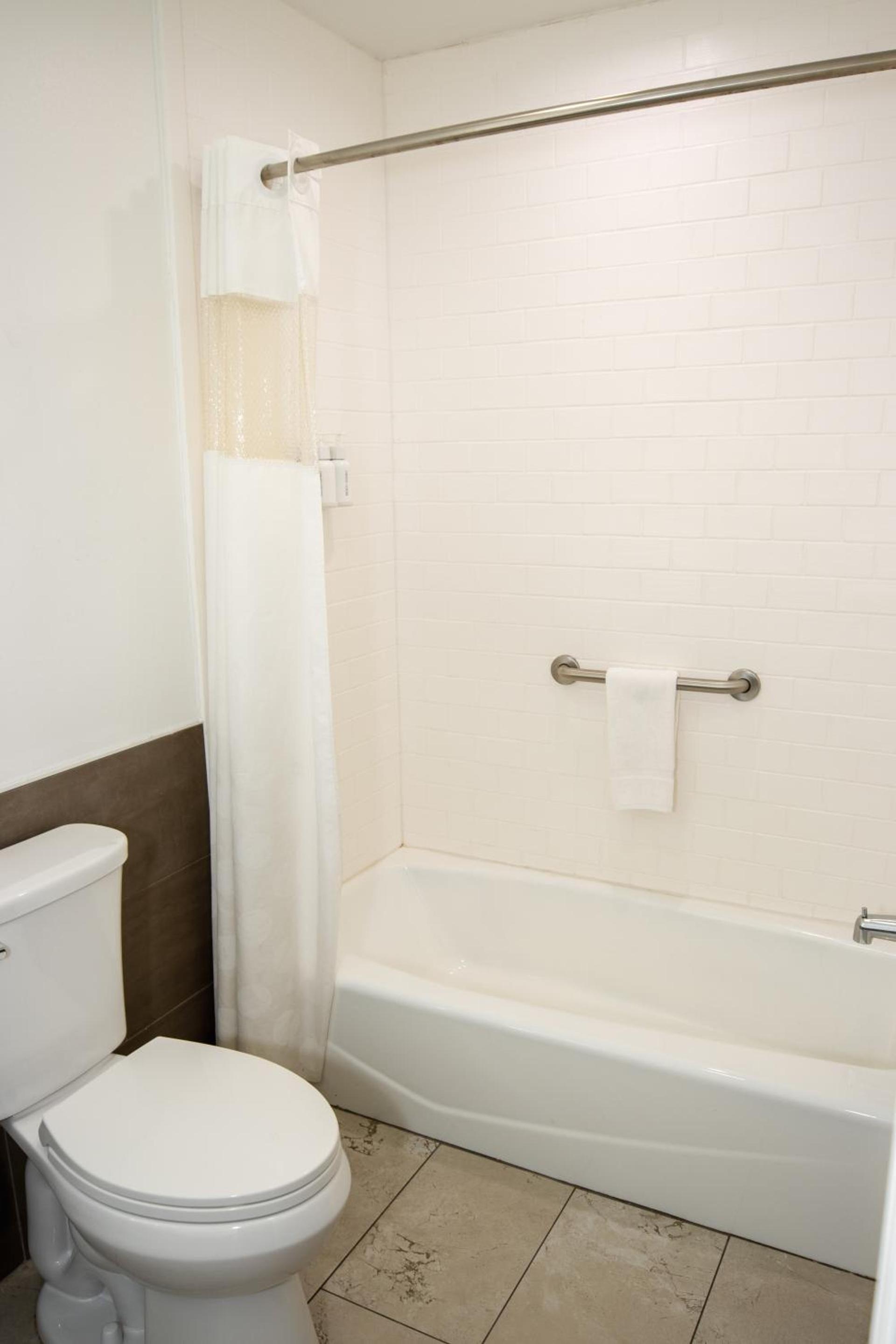 Americas Best Value Inn Harlingen photo 34