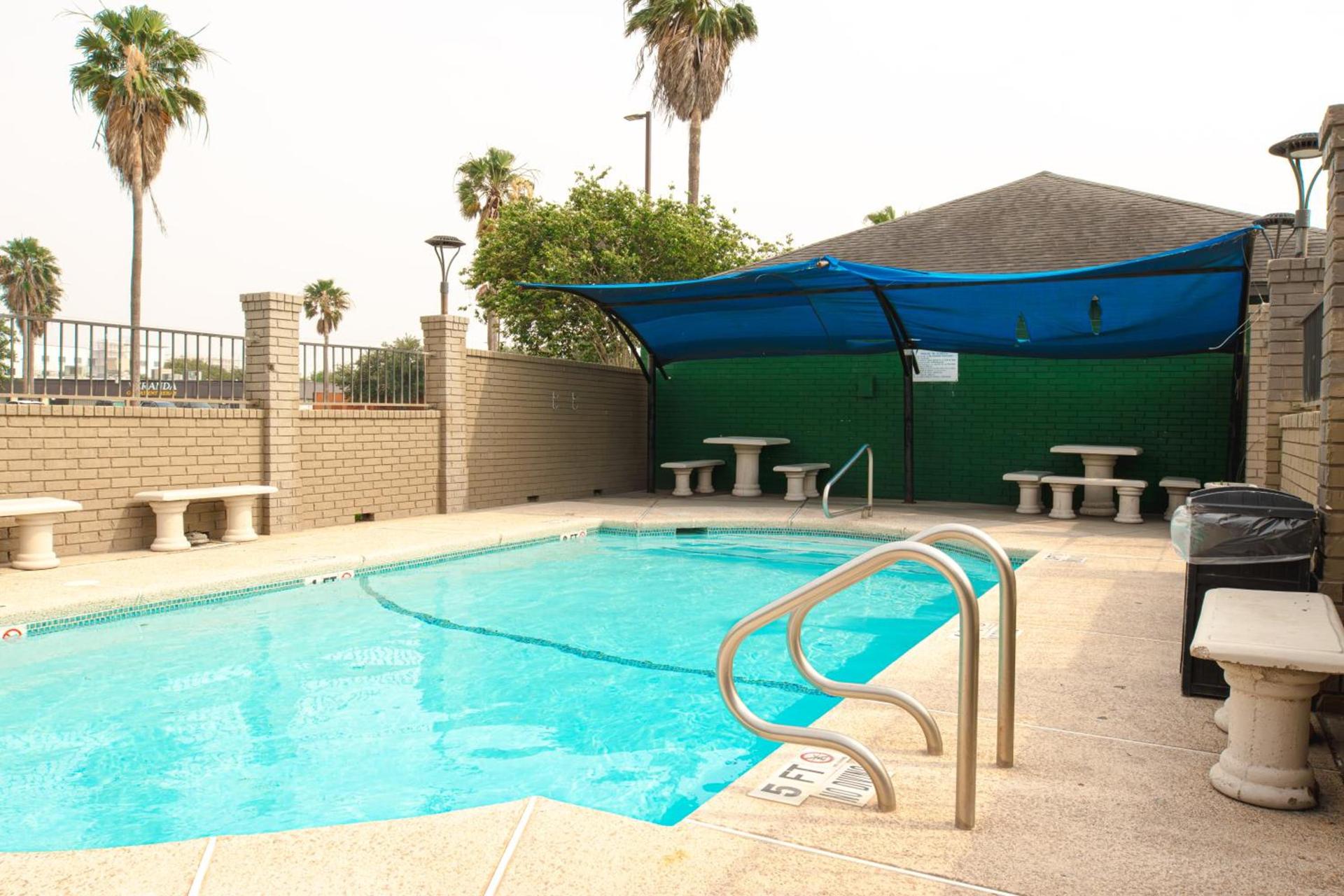 Americas Best Value Inn Harlingen photo 6