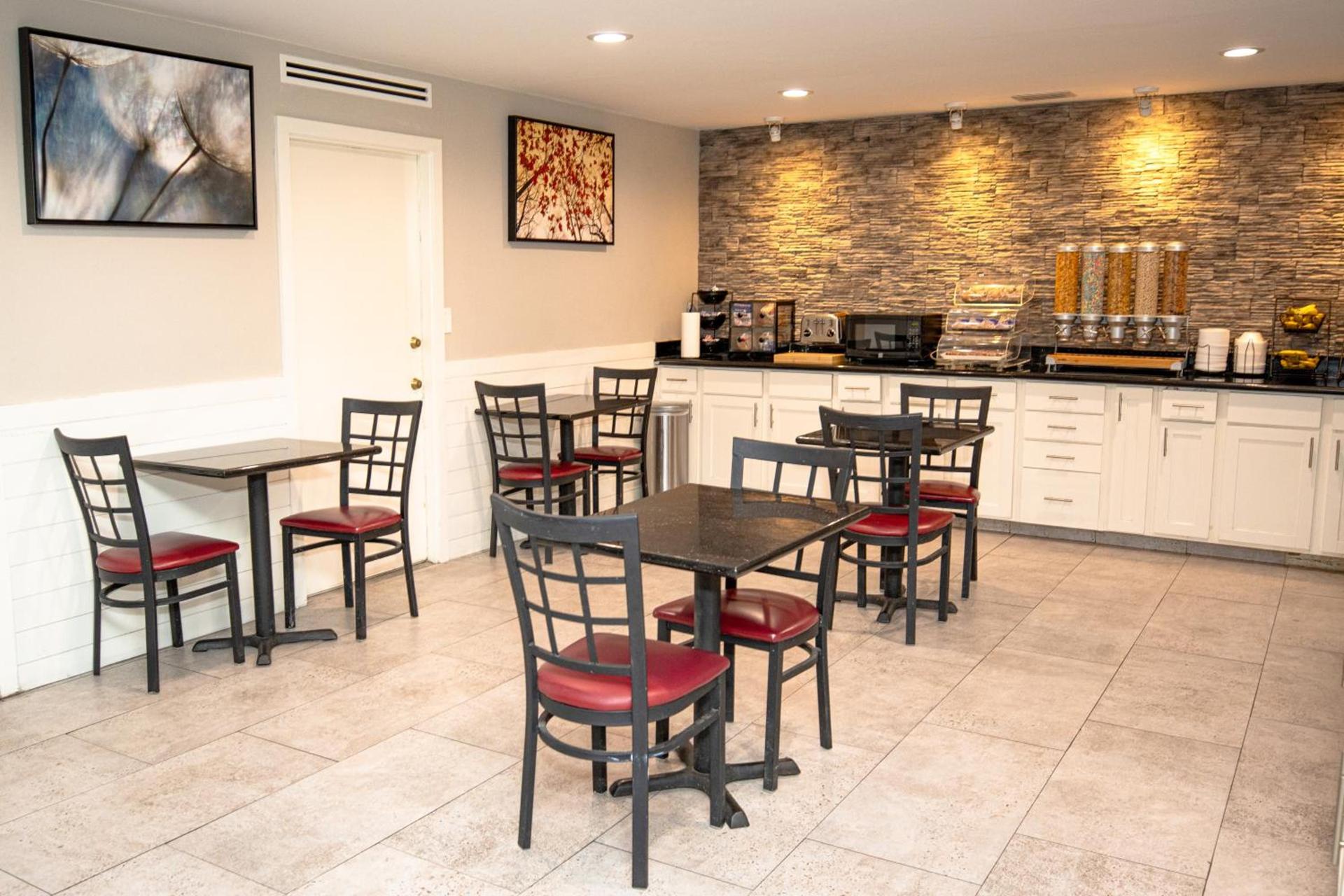 Americas Best Value Inn Harlingen photo 9