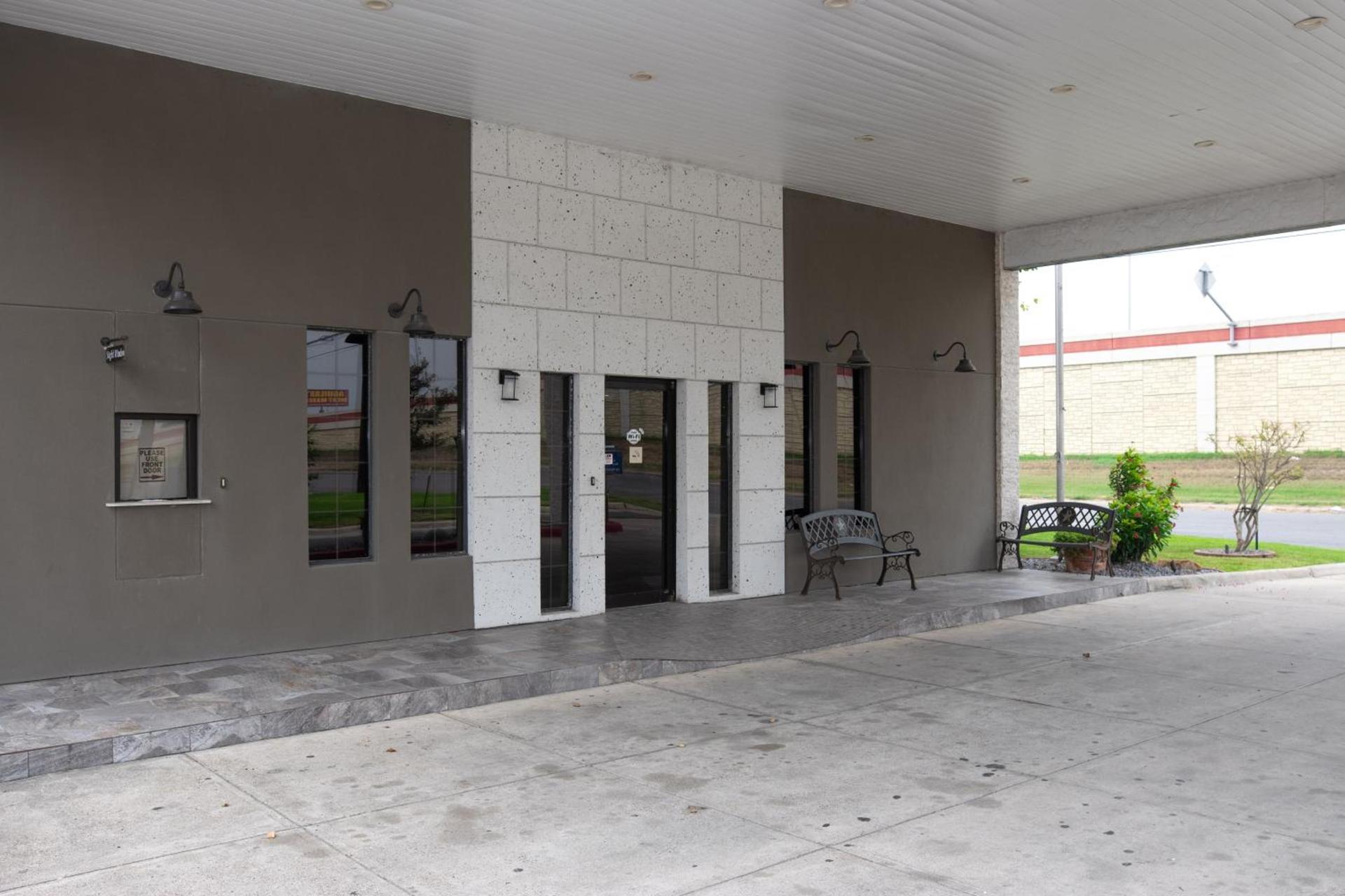 Americas Best Value Inn Harlingen photo 14