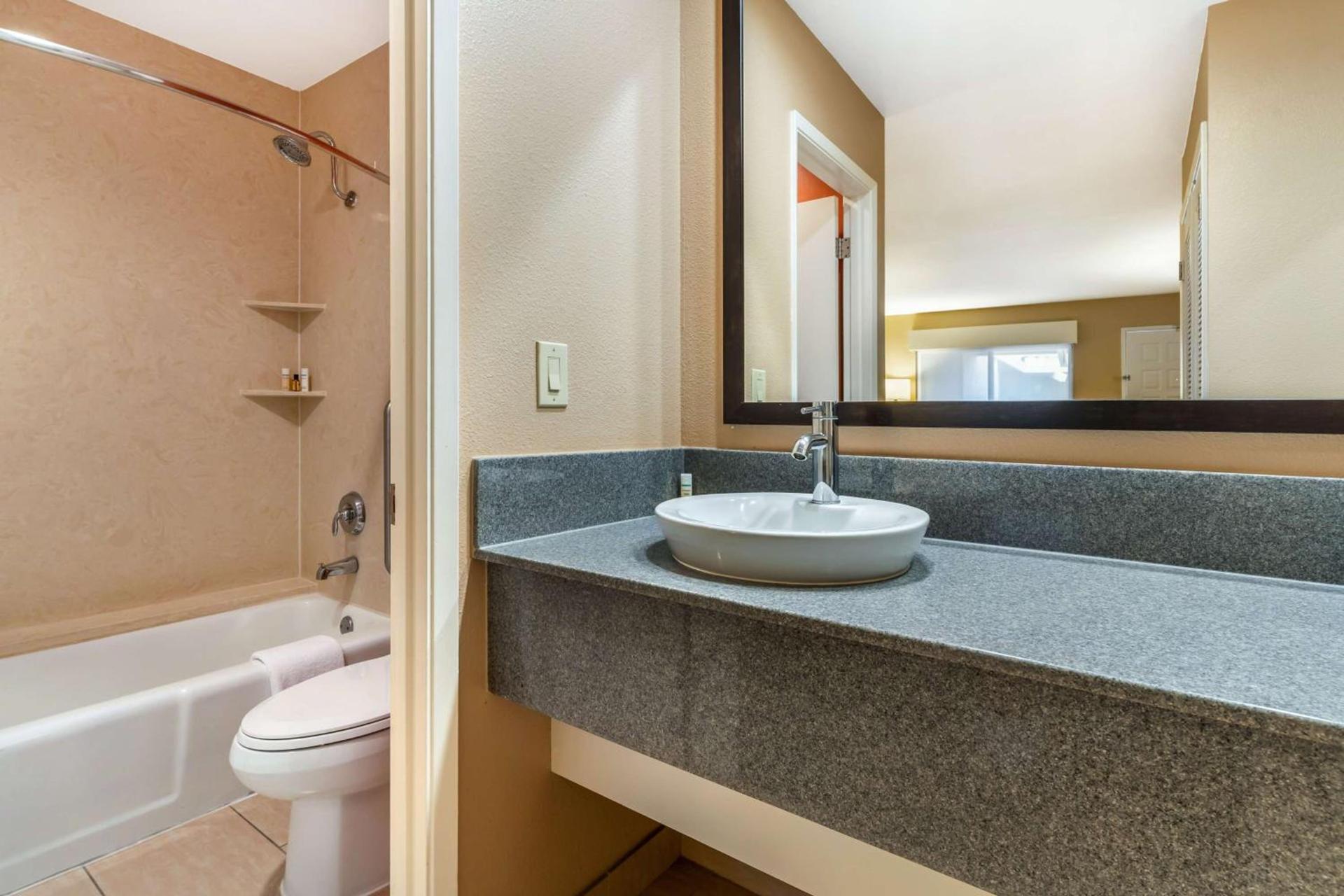 Best Western Plus Inn Scotts Valley photo 28