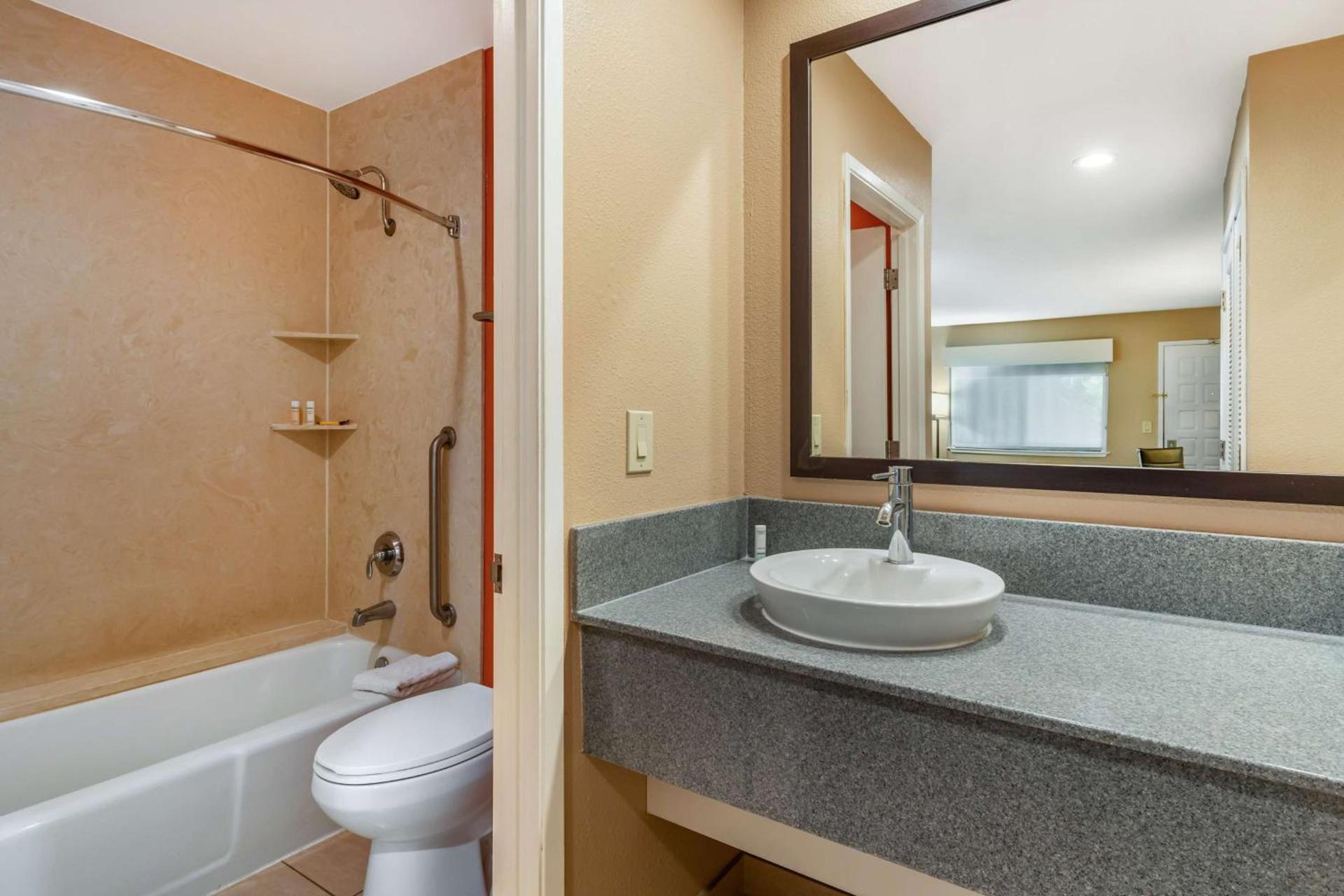 Best Western Plus Inn Scotts Valley photo 31
