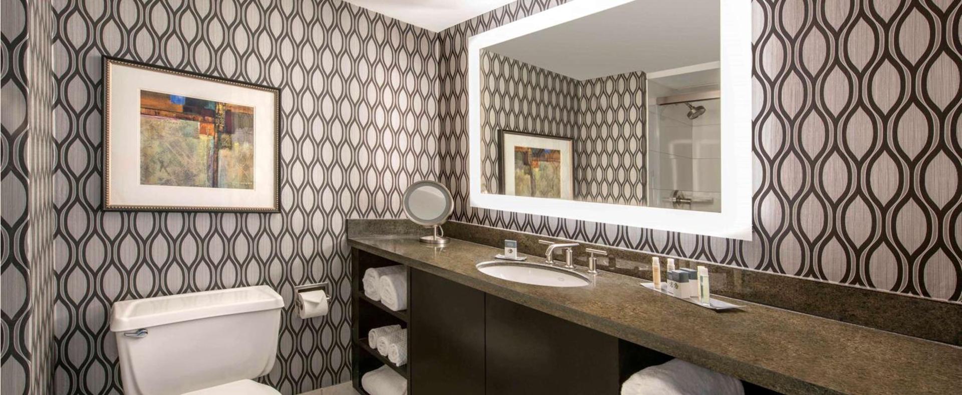 DoubleTree by Hilton Hotel Chicago Wood Dale - Elk Grove photo 37
