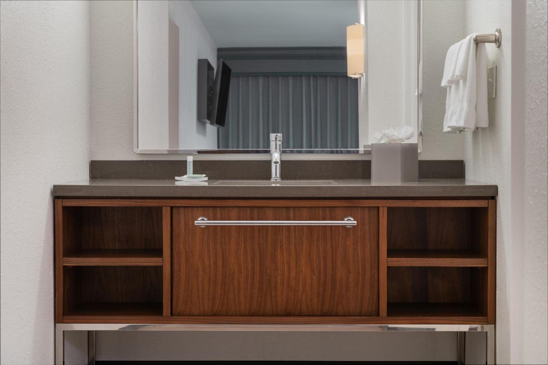 Courtyard by Marriott Providence Lincoln photo 23