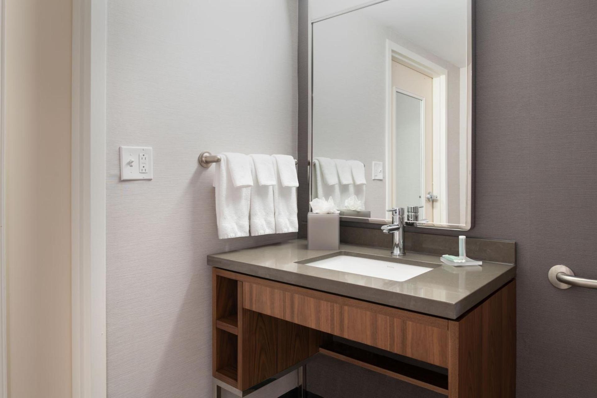 Courtyard by Marriott Providence Lincoln photo 24