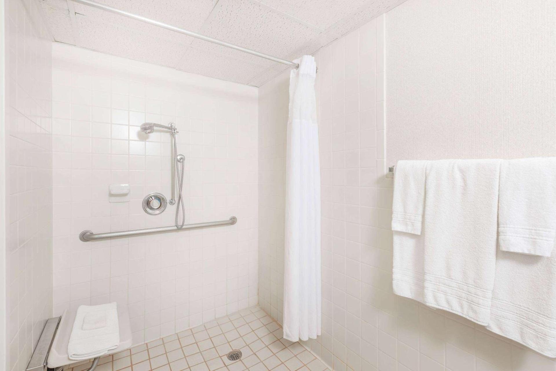 Days Inn by Wyndham Grand Island I-80 photo 7