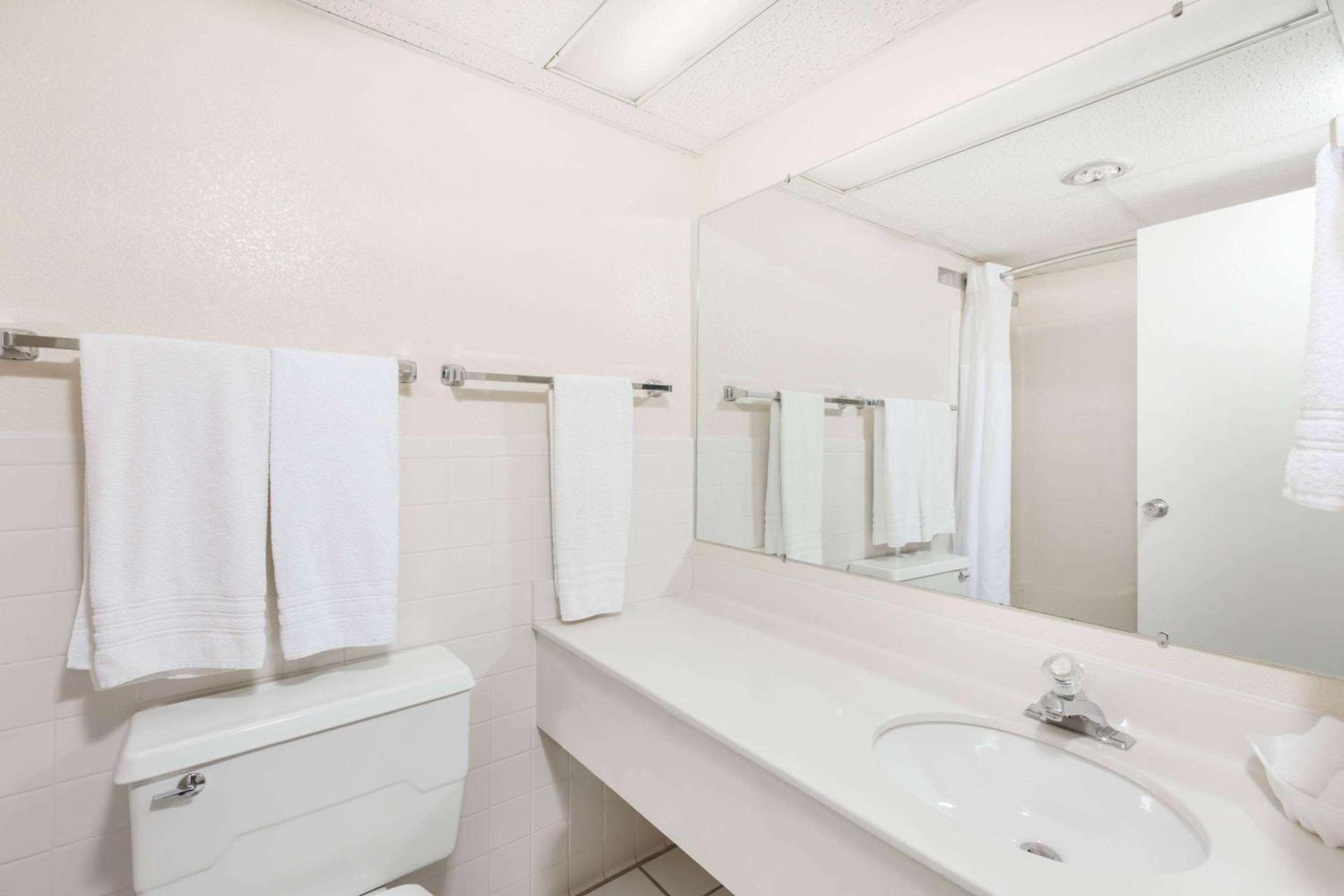 Days Inn by Wyndham Grand Island I-80 photo 8