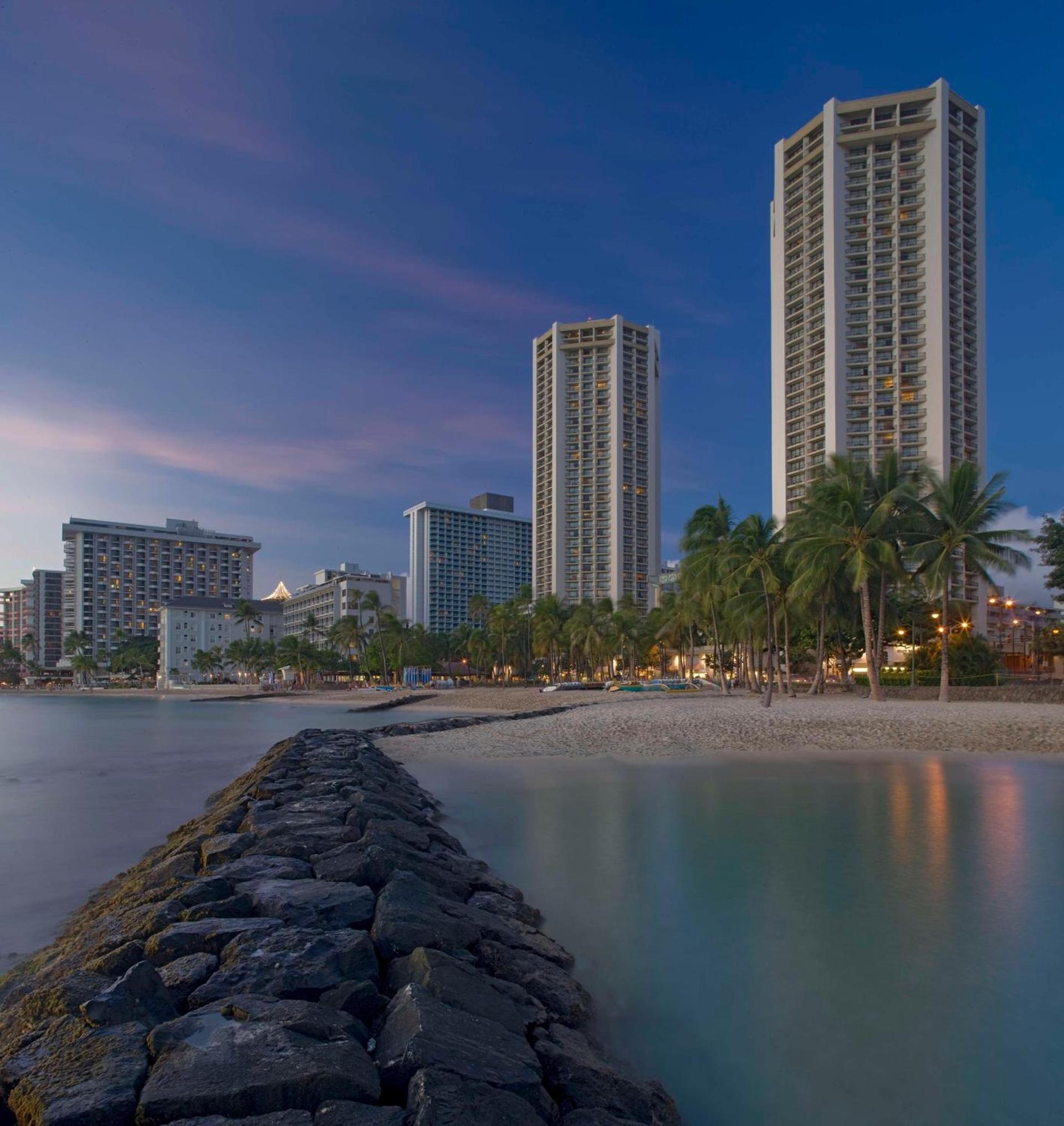 Hyatt Regency Waikiki Beach Resort & Spa photo 2