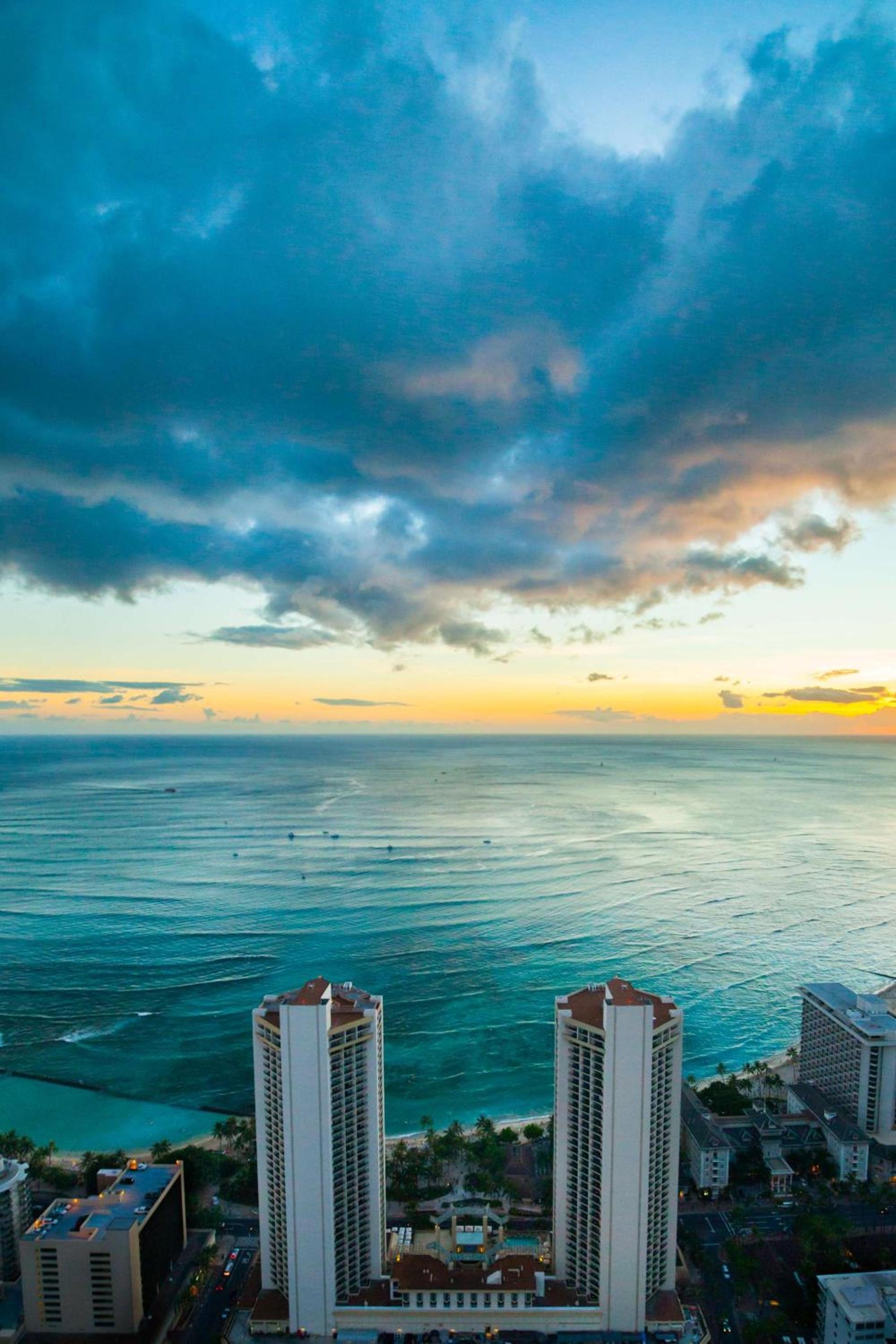 Hyatt Regency Waikiki Beach Resort & Spa photo 4
