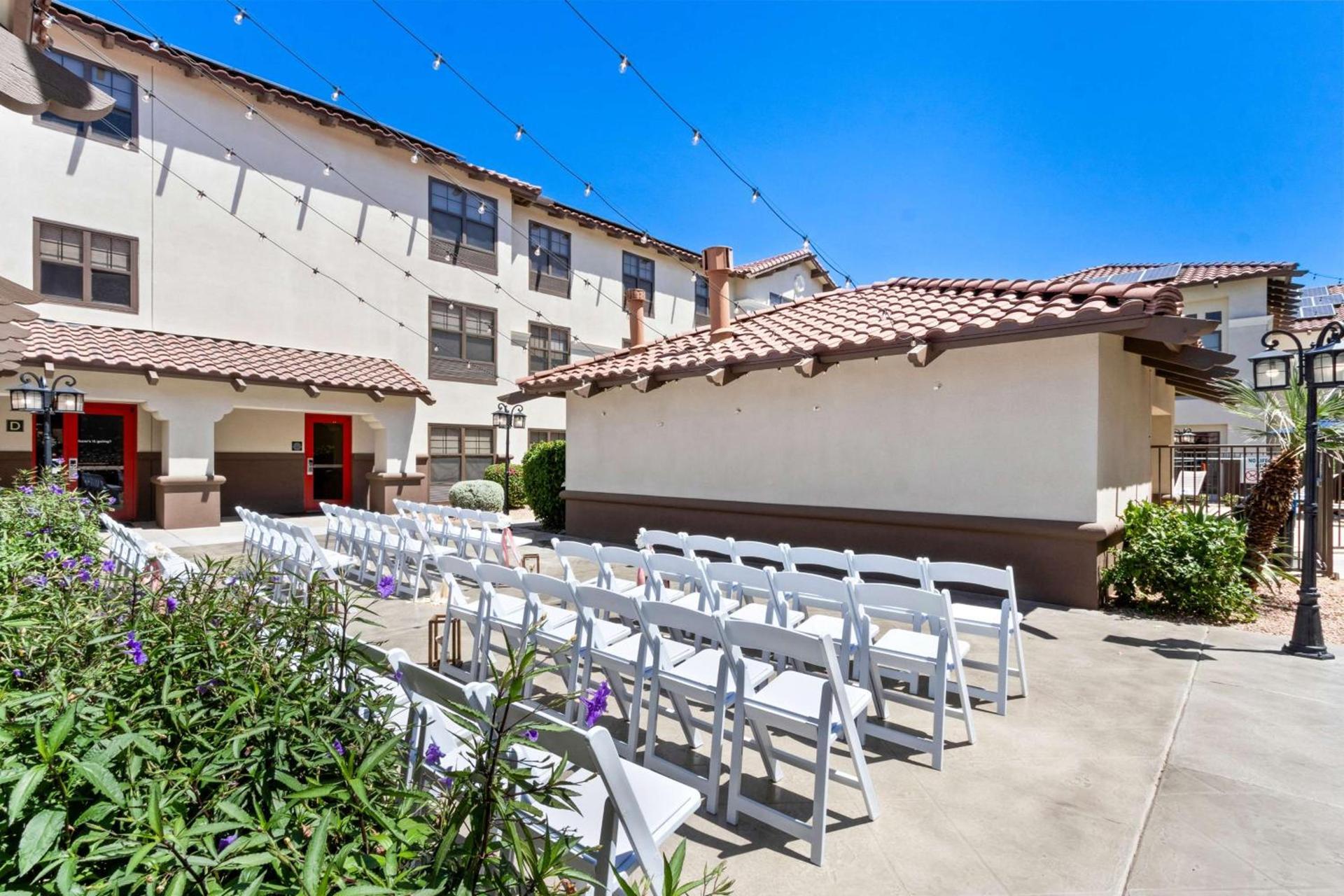 Hampton Inn & Suites Phoenix-Goodyear photo 9