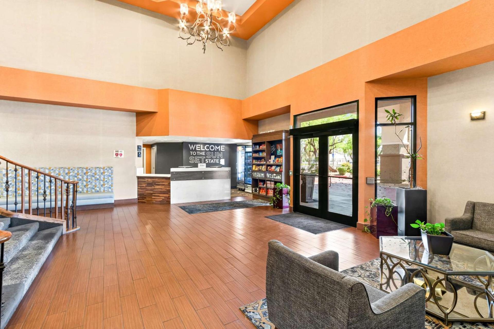 Hampton Inn & Suites Phoenix-Goodyear photo 12