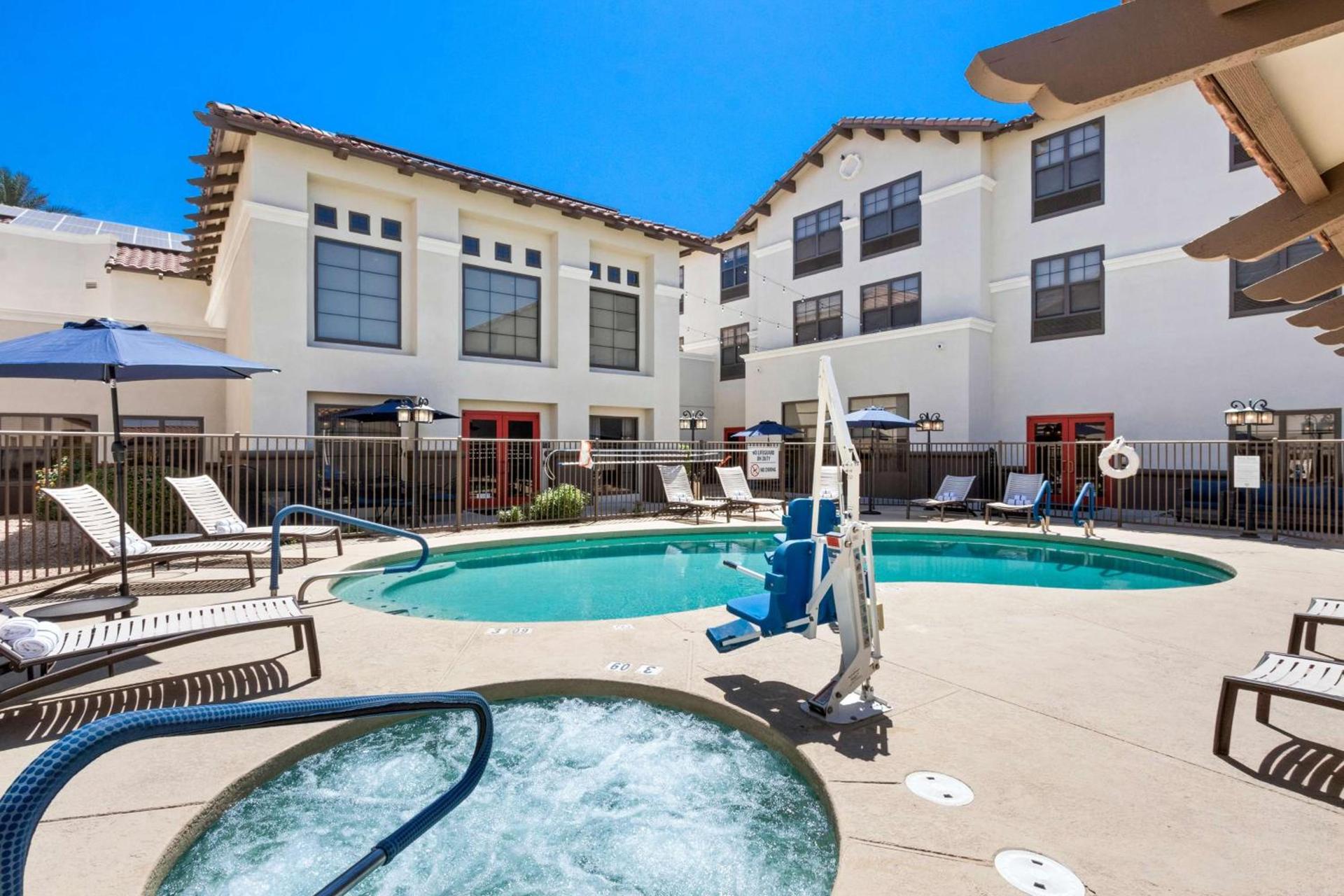 Hampton Inn & Suites Phoenix-Goodyear photo 13