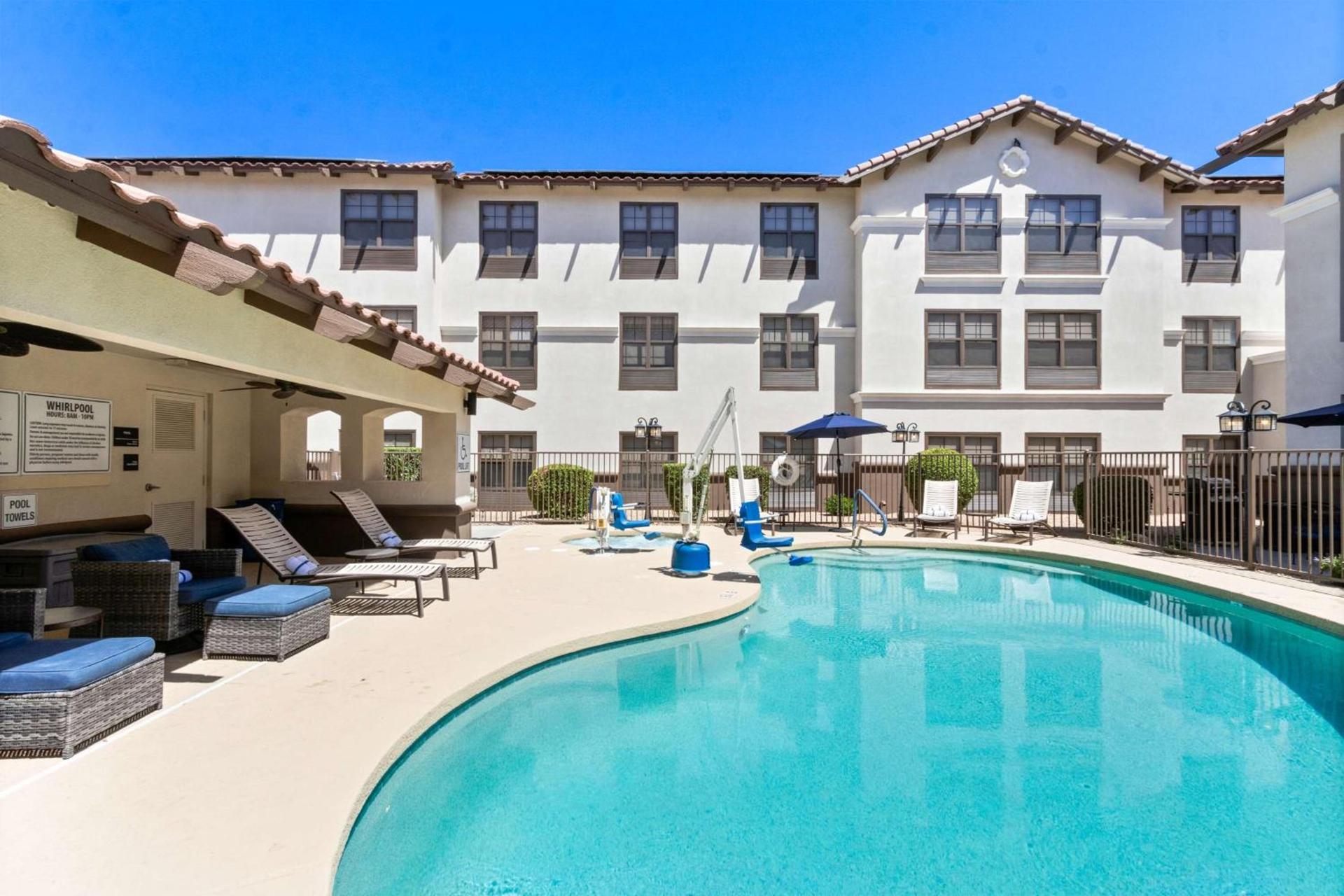Hampton Inn & Suites Phoenix-Goodyear photo 14