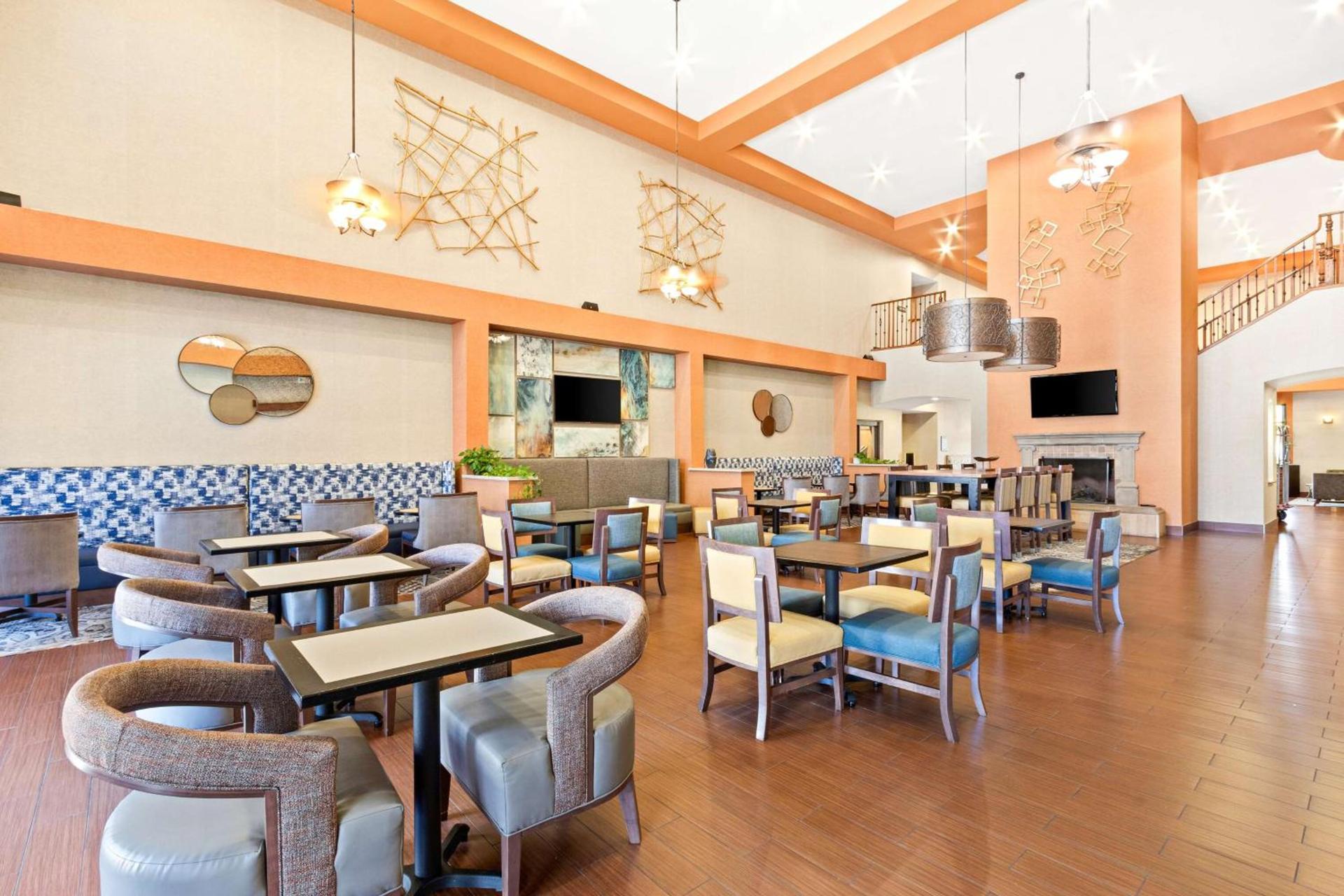 Hampton Inn & Suites Phoenix-Goodyear photo 18
