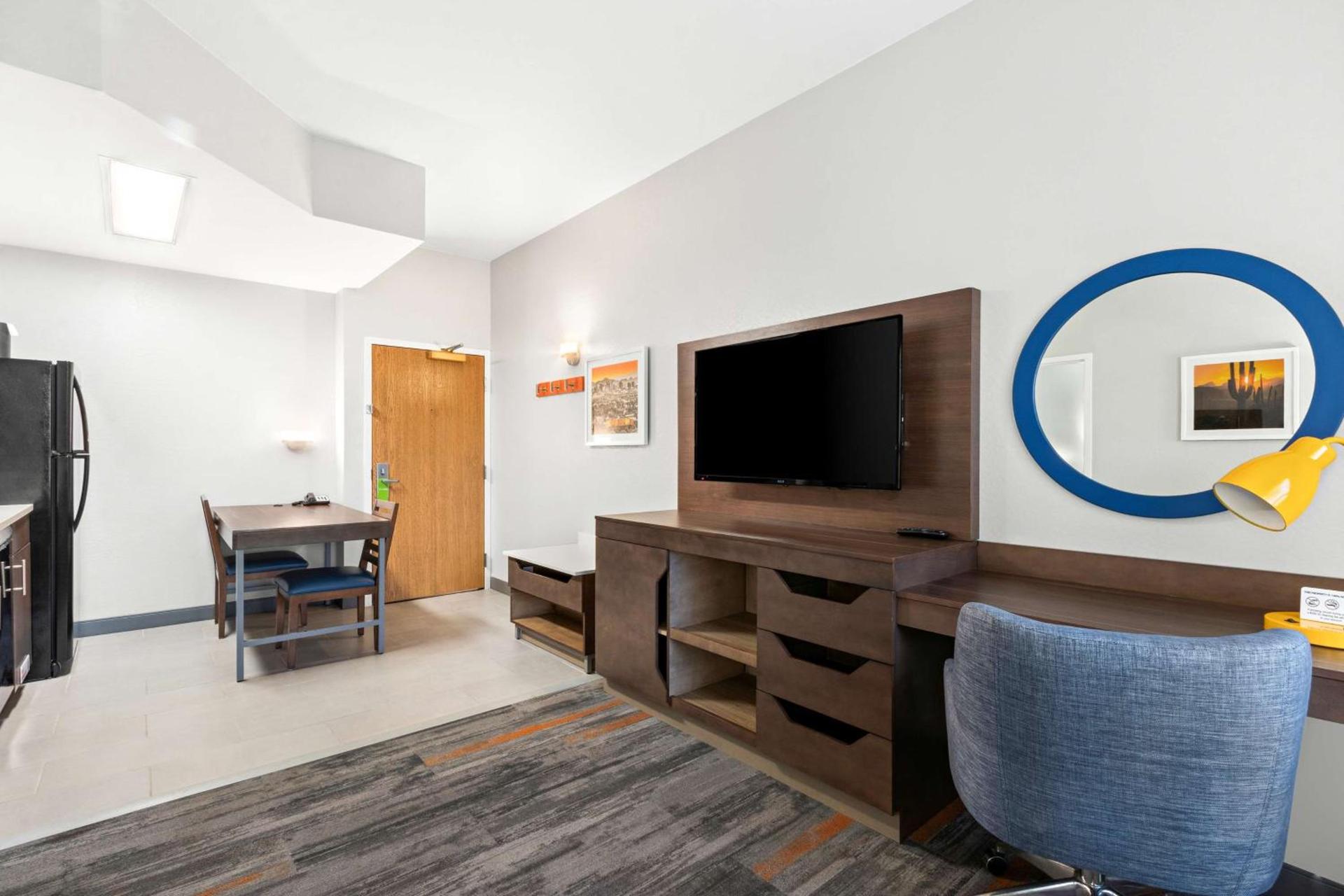 Hampton Inn & Suites Phoenix-Goodyear photo 30