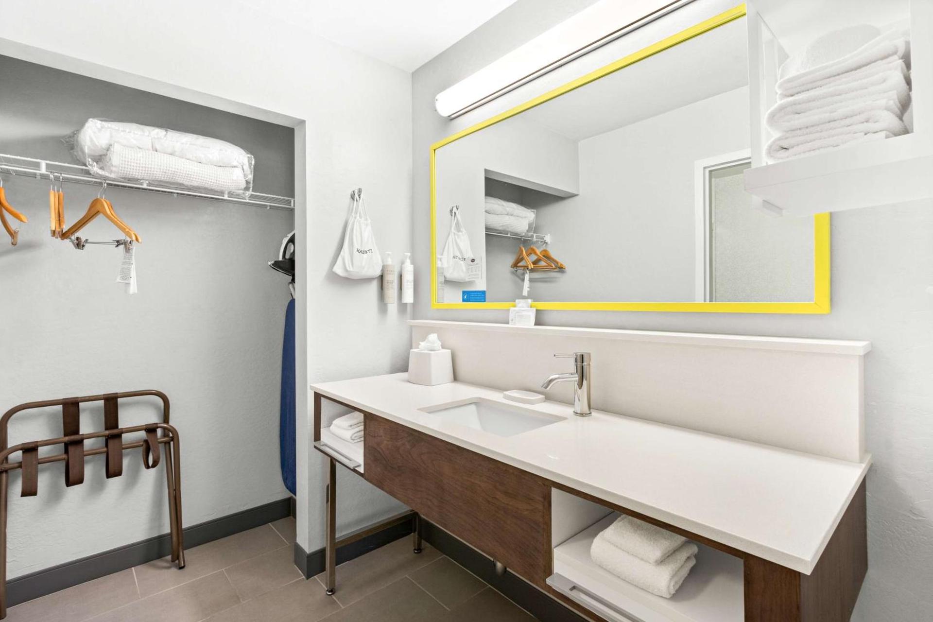 Hampton Inn & Suites Phoenix-Goodyear photo 32