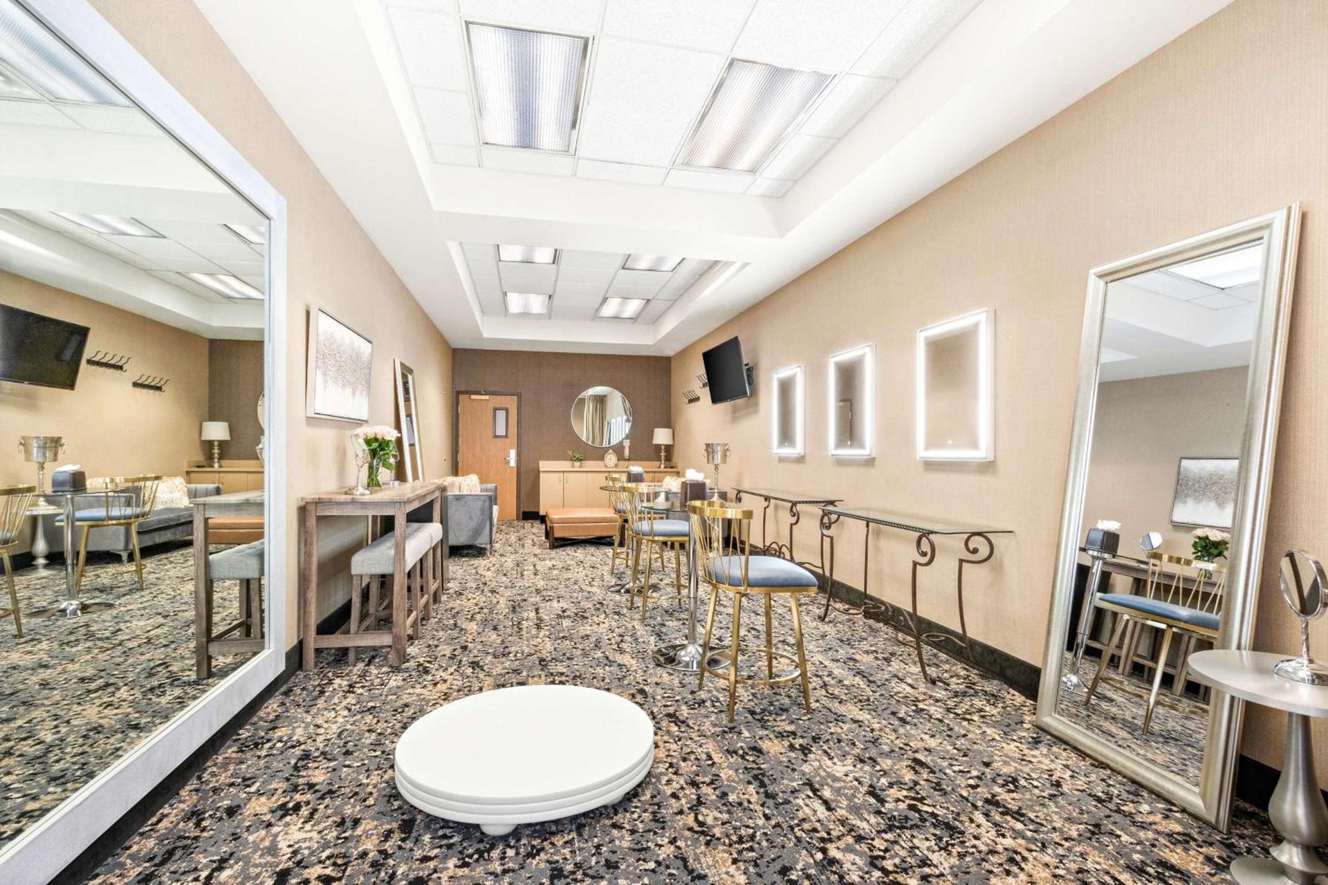 Hampton Inn & Suites Phoenix-Goodyear photo 37