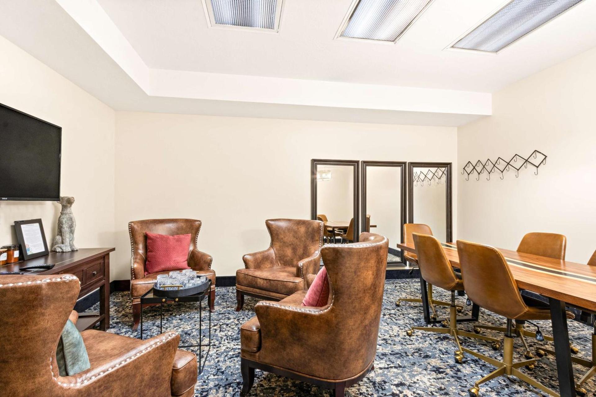 Hampton Inn & Suites Phoenix-Goodyear photo 40