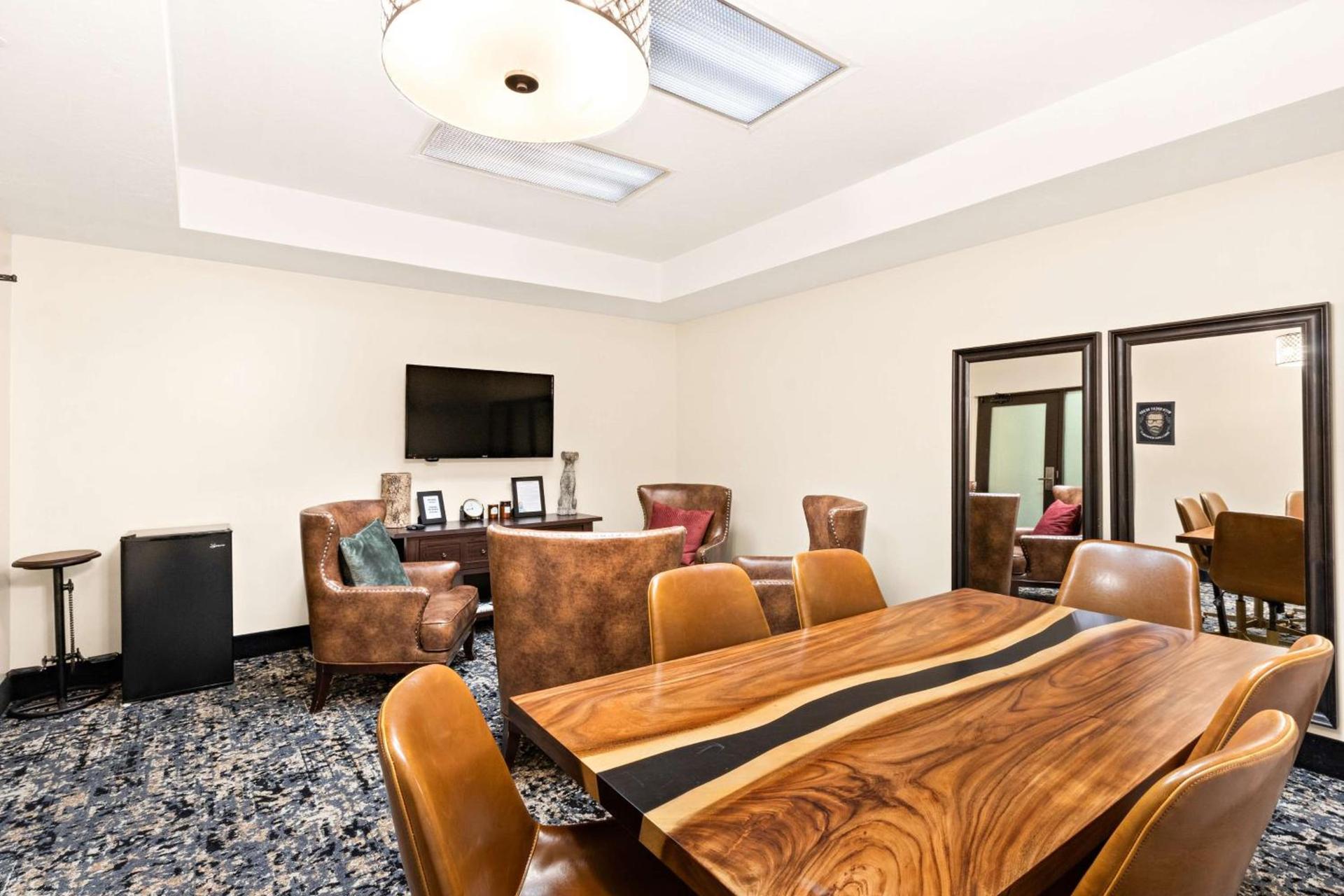 Hampton Inn & Suites Phoenix-Goodyear photo 41