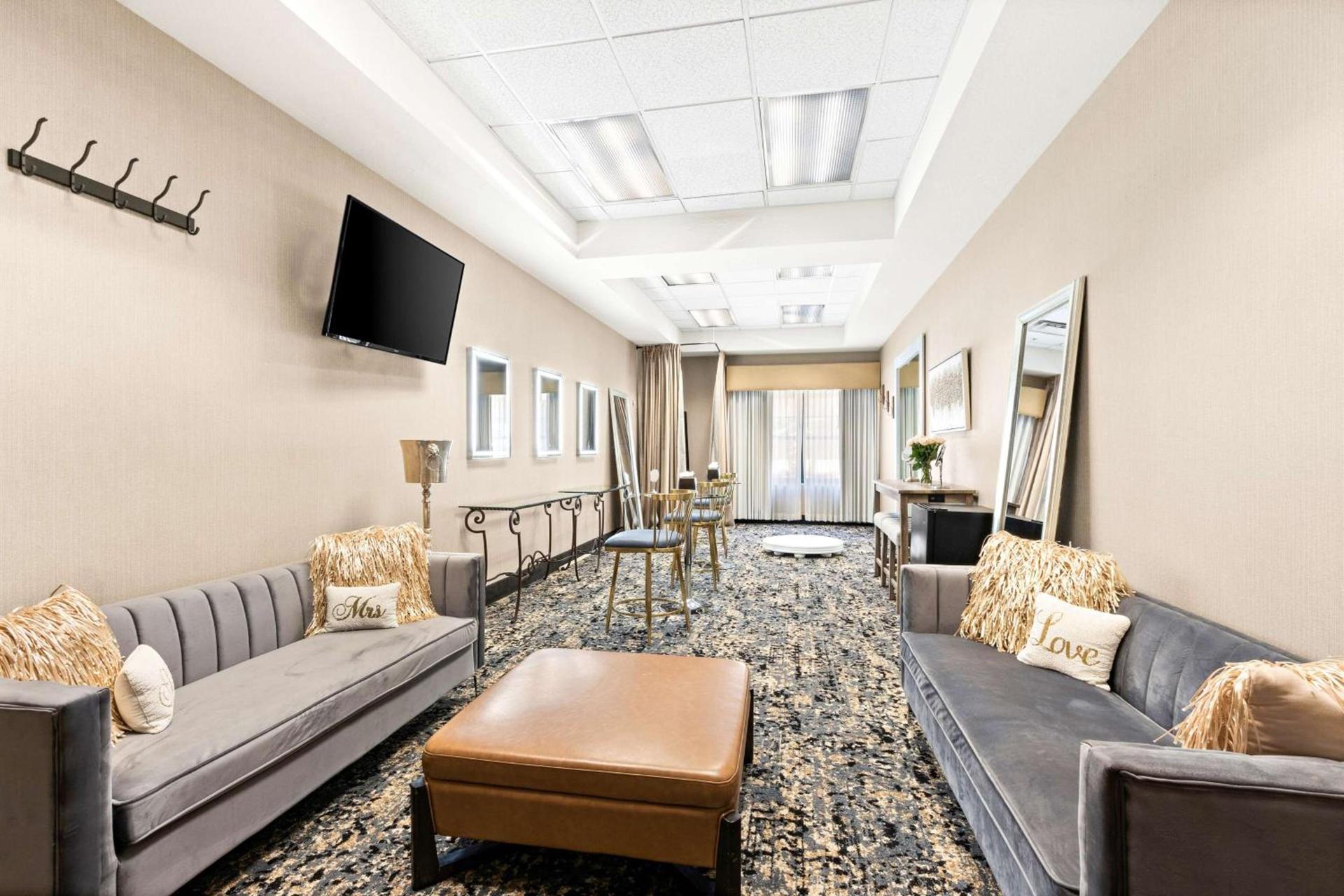 Hampton Inn & Suites Phoenix-Goodyear photo 42