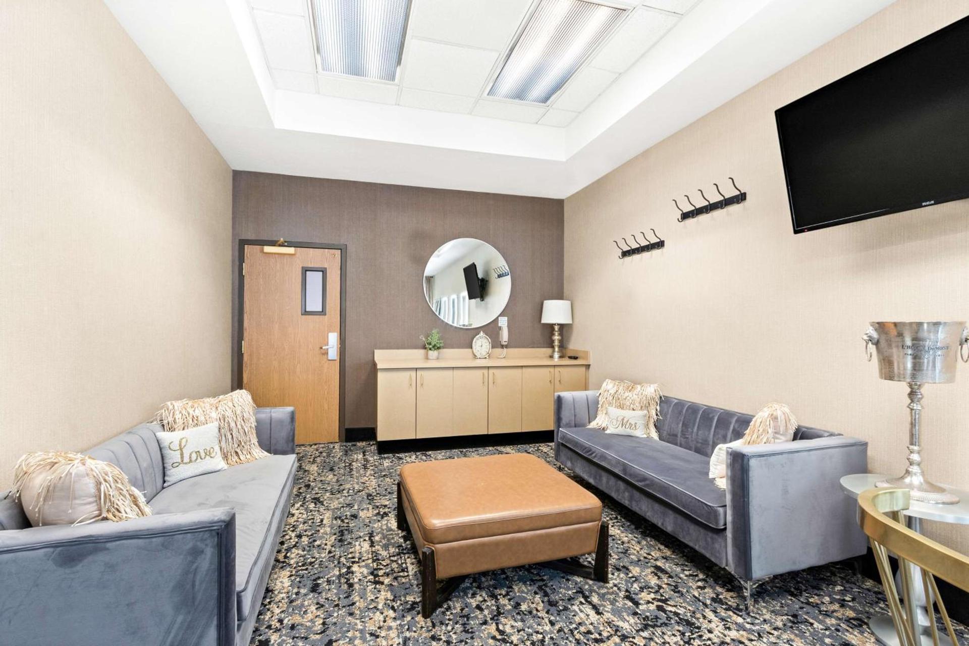 Hampton Inn & Suites Phoenix-Goodyear photo 43